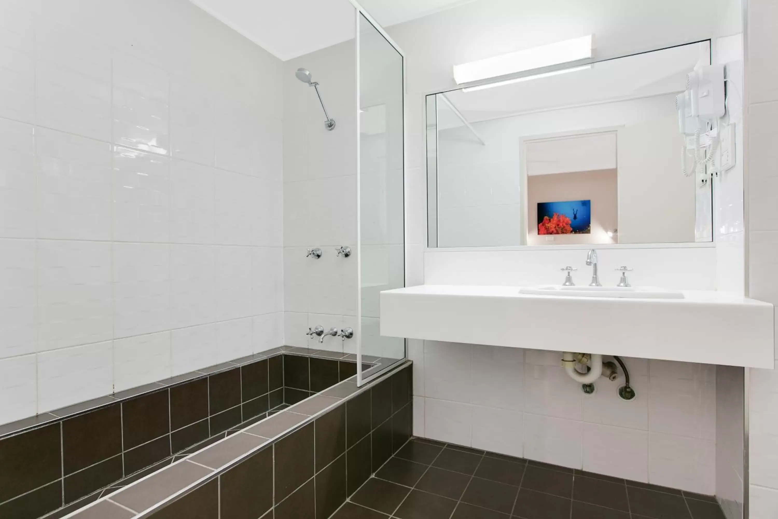Bathroom in Comfort Inn Cairns City