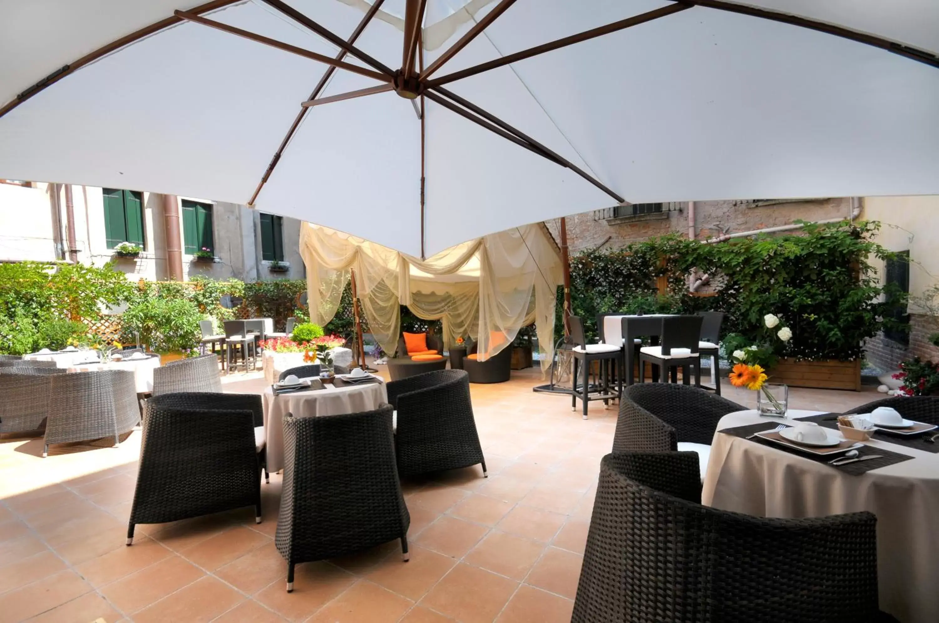 Patio, Restaurant/Places to Eat in Hotel Le Isole