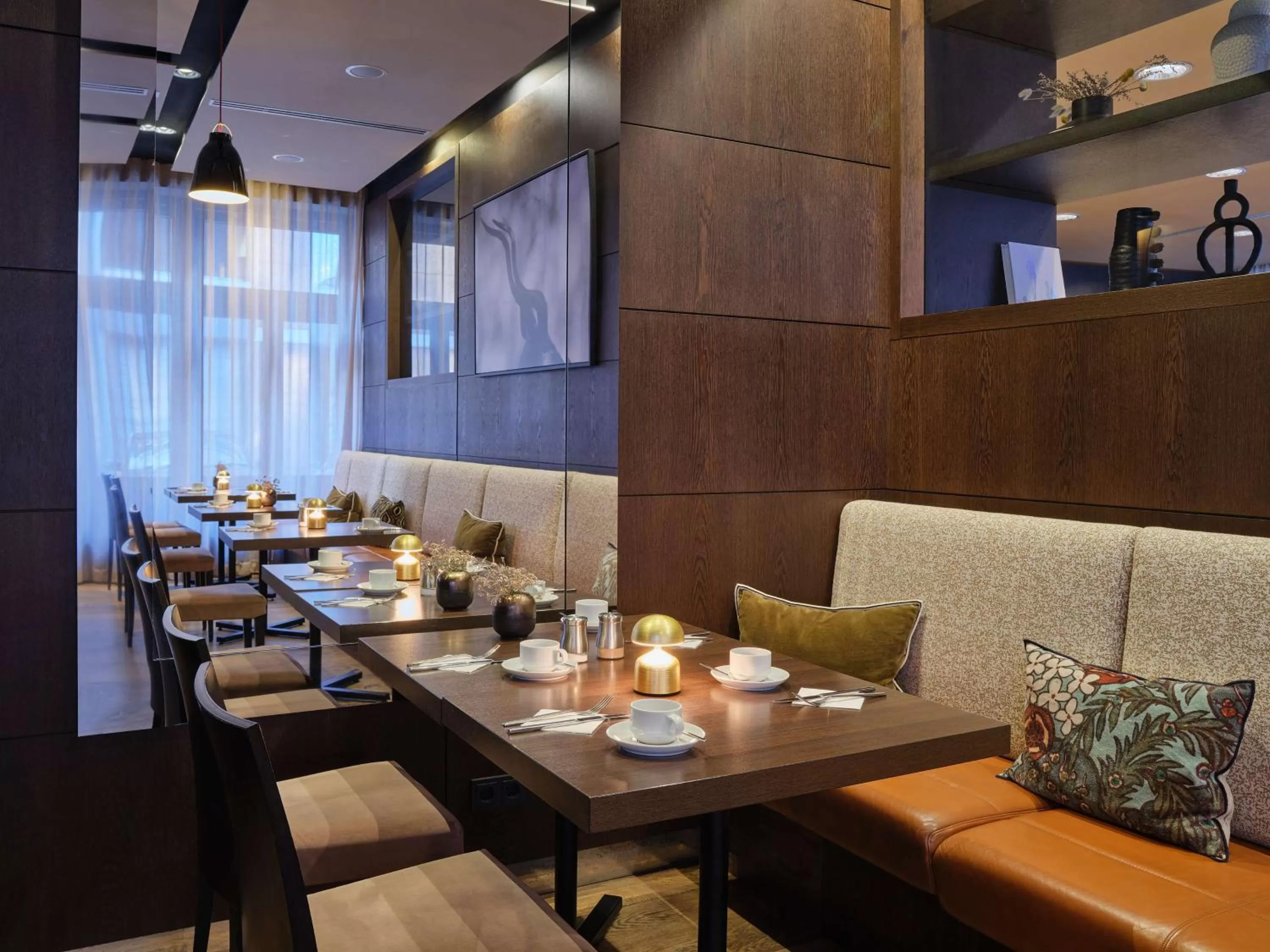 Restaurant/places to eat in Adina Apartment Hotel Hamburg Michel