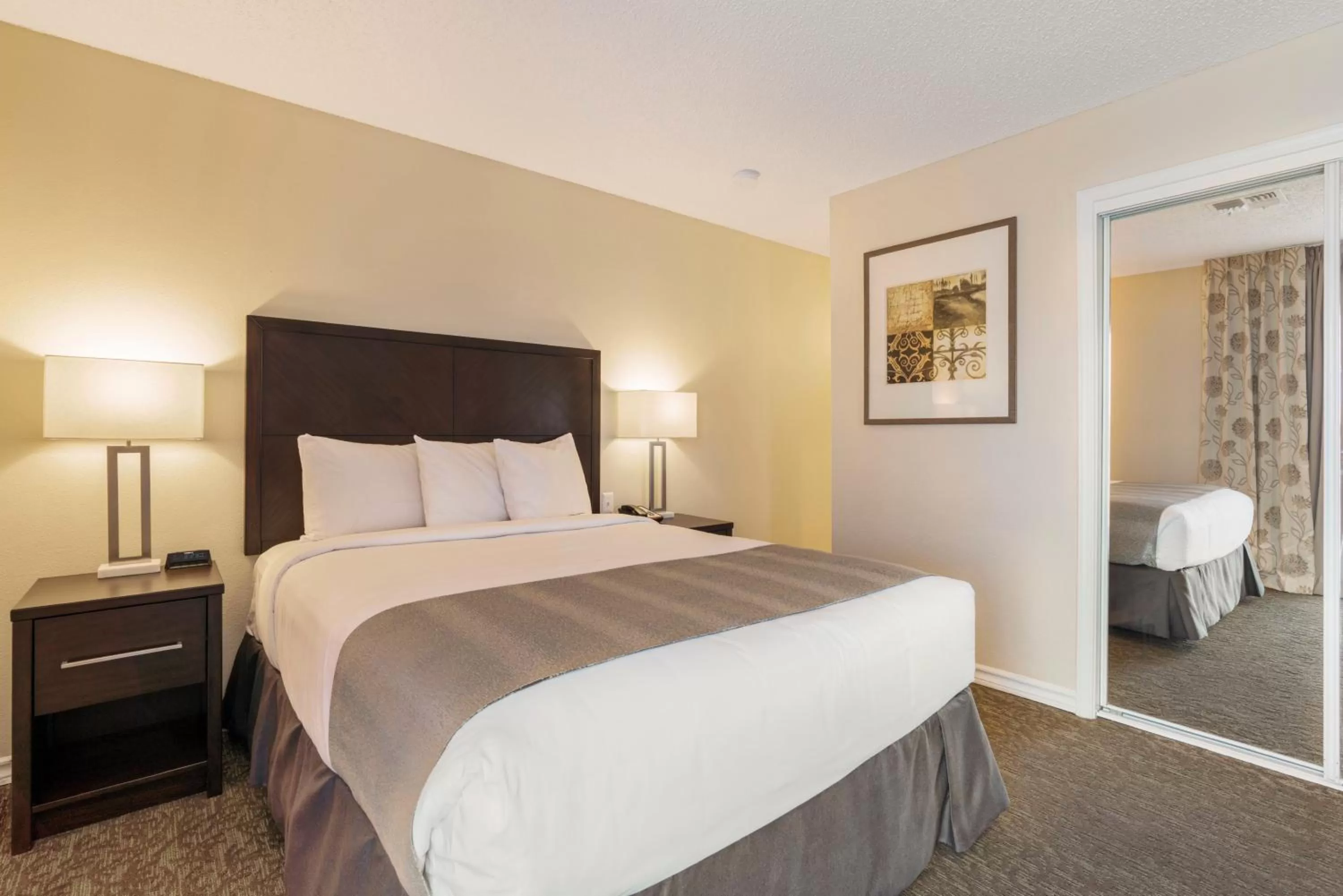 Bedroom, Bed in Chase Suite El Paso