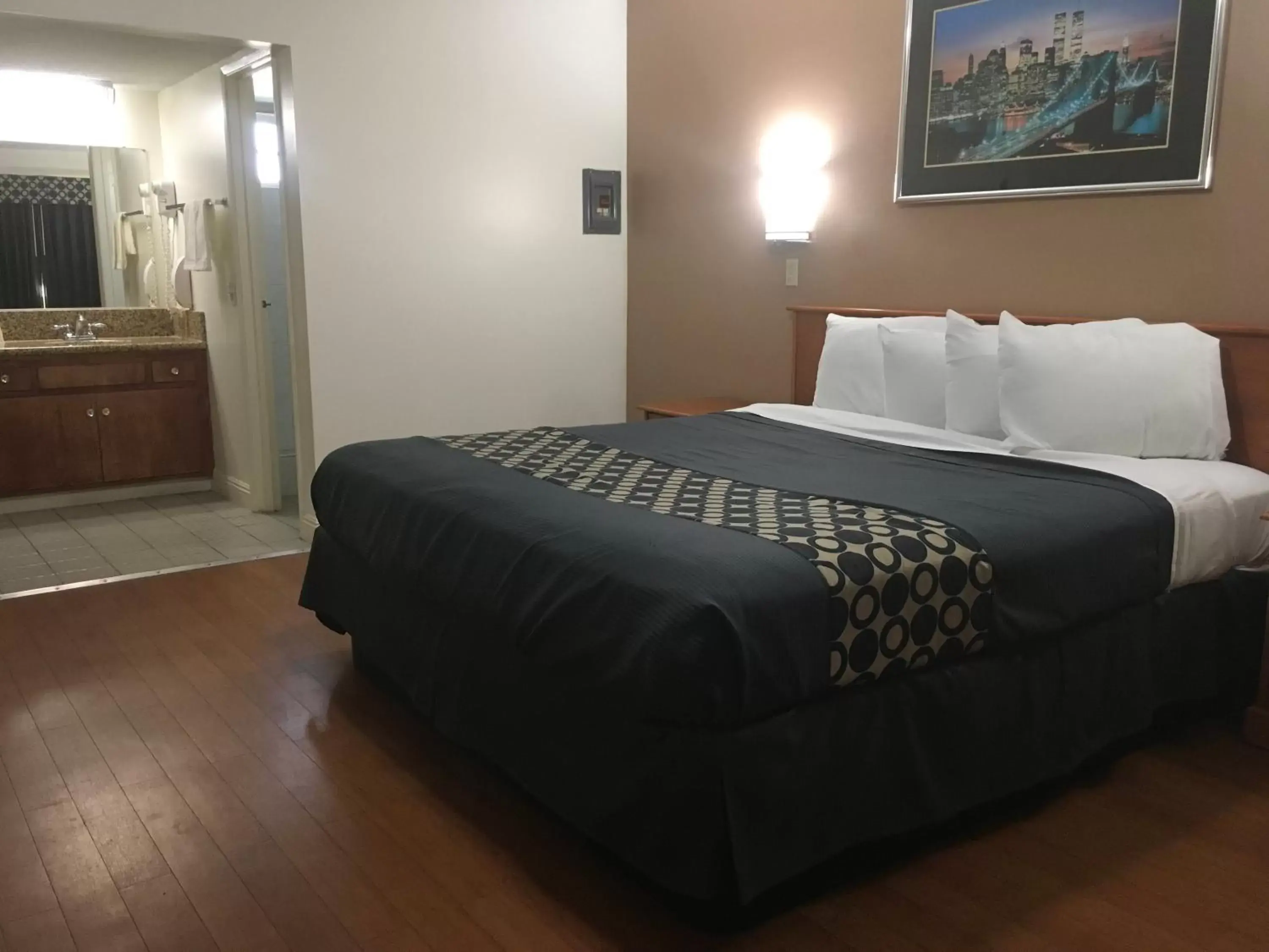 Bed in Americas Best Value Inn Beaumont California
