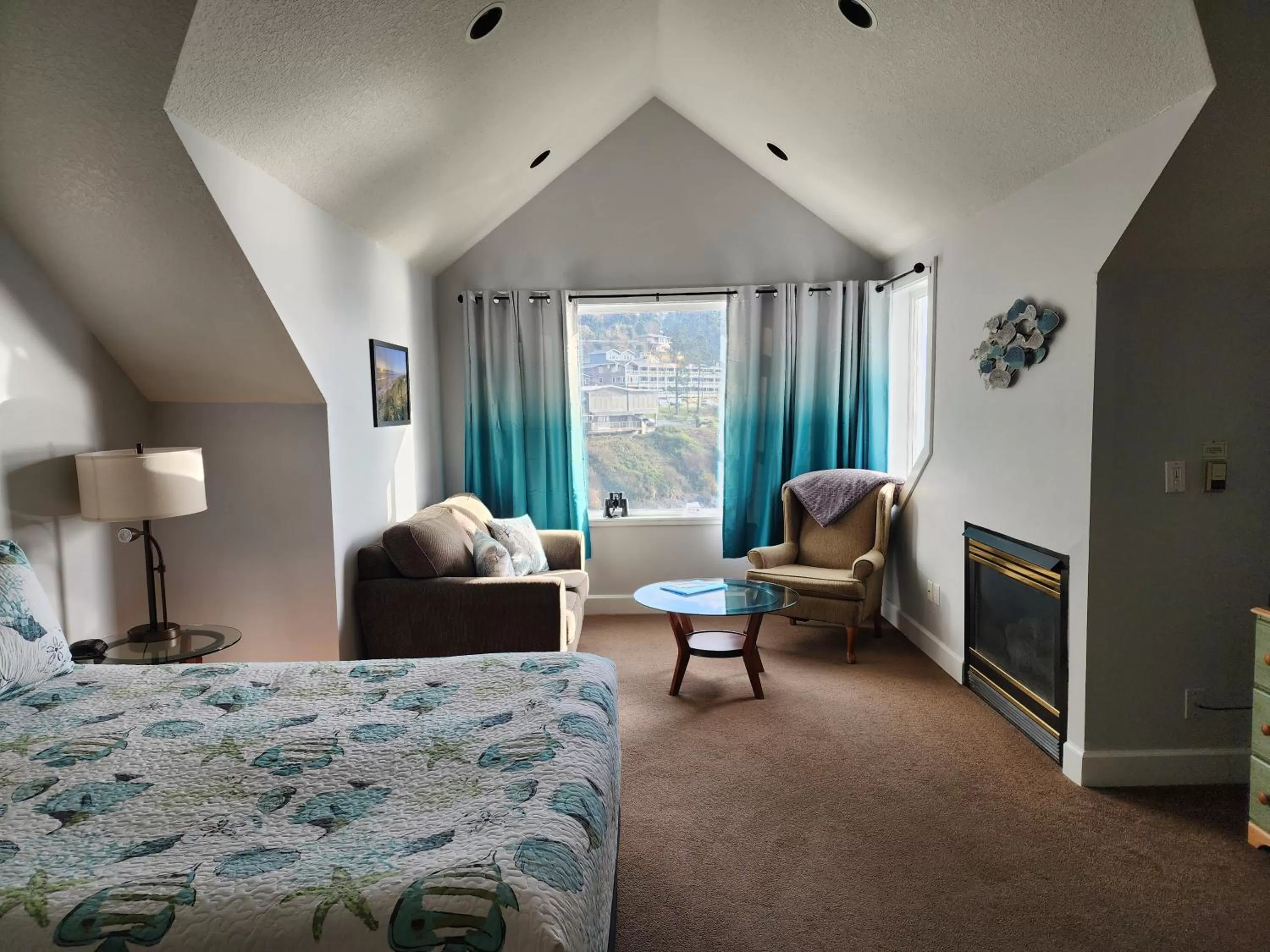 Bed in Inn at Arch Rock