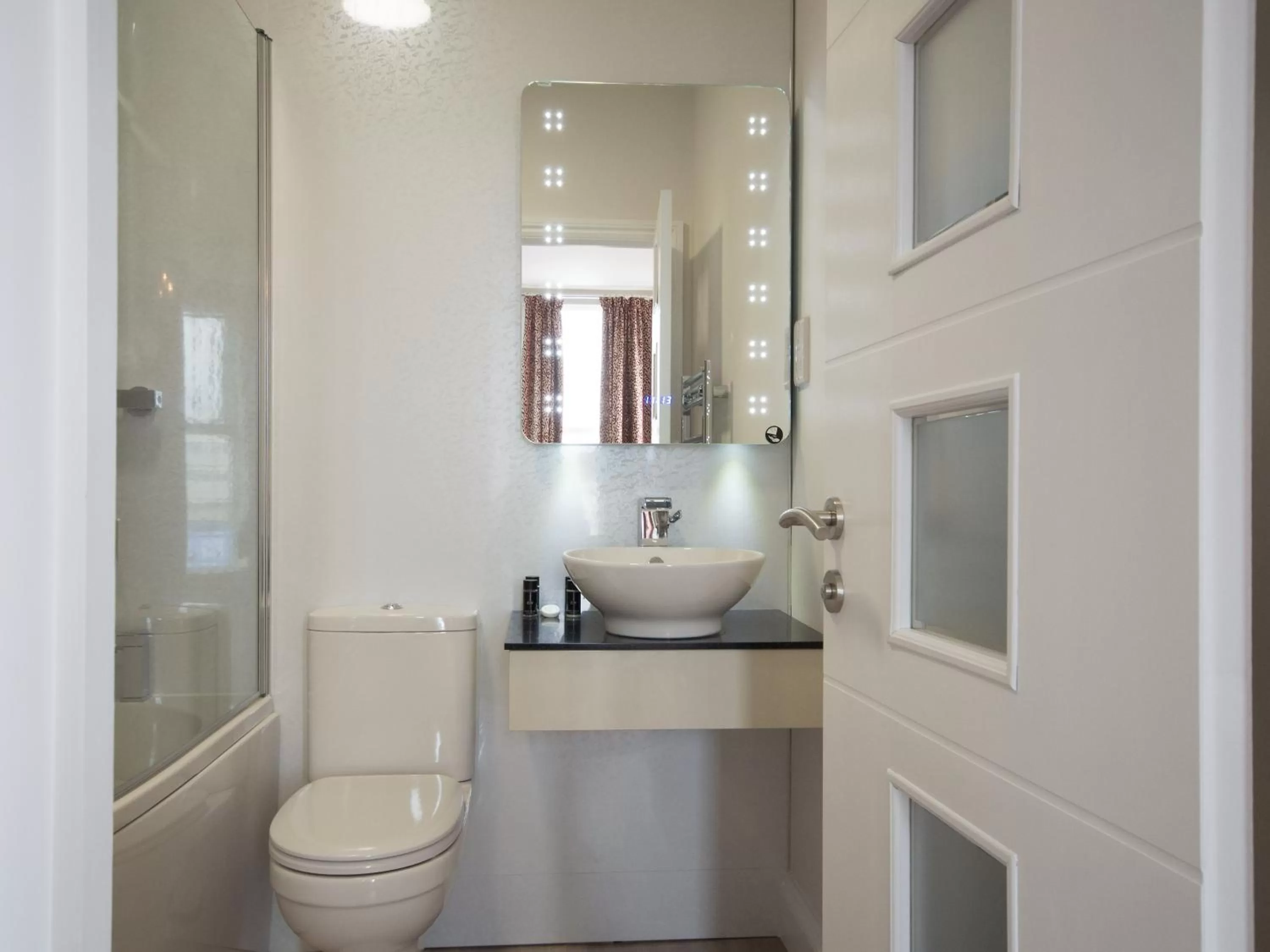 Bathroom in The Wayfarer Rooms