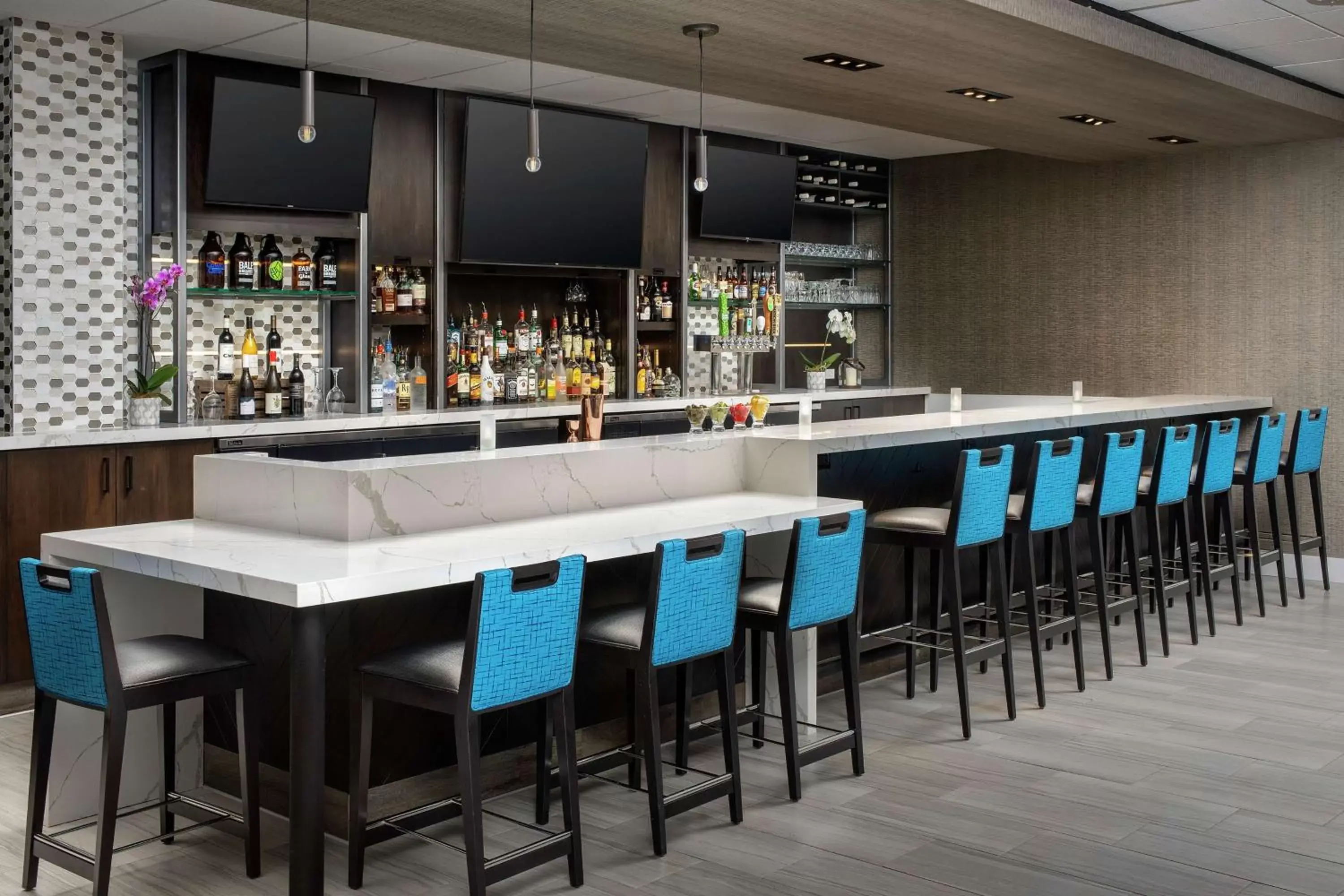 Lounge or bar, Restaurant/Places to Eat in Hilton Garden Inn Yakima Downtown