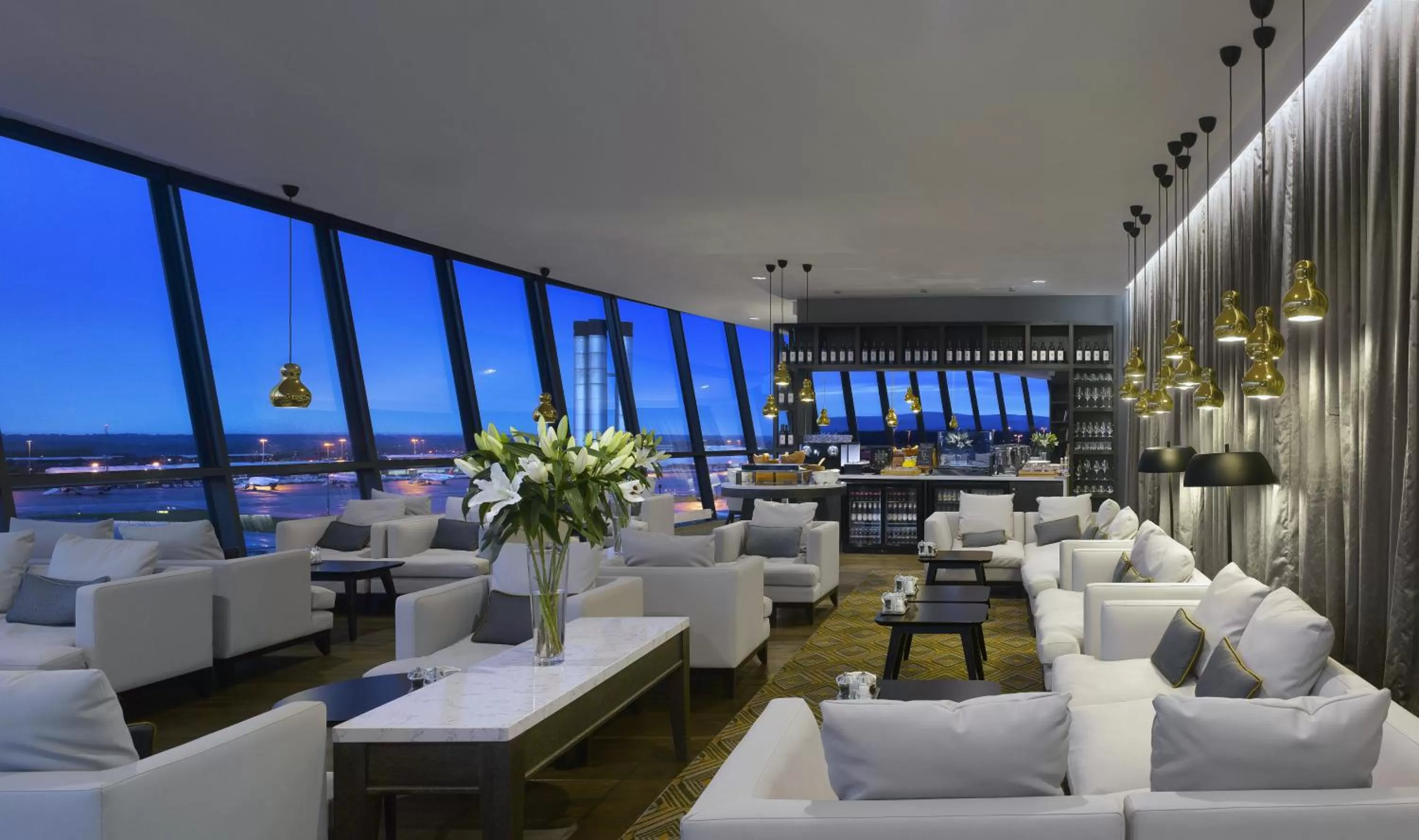 Lounge or bar in Radisson Blu Manchester Airport