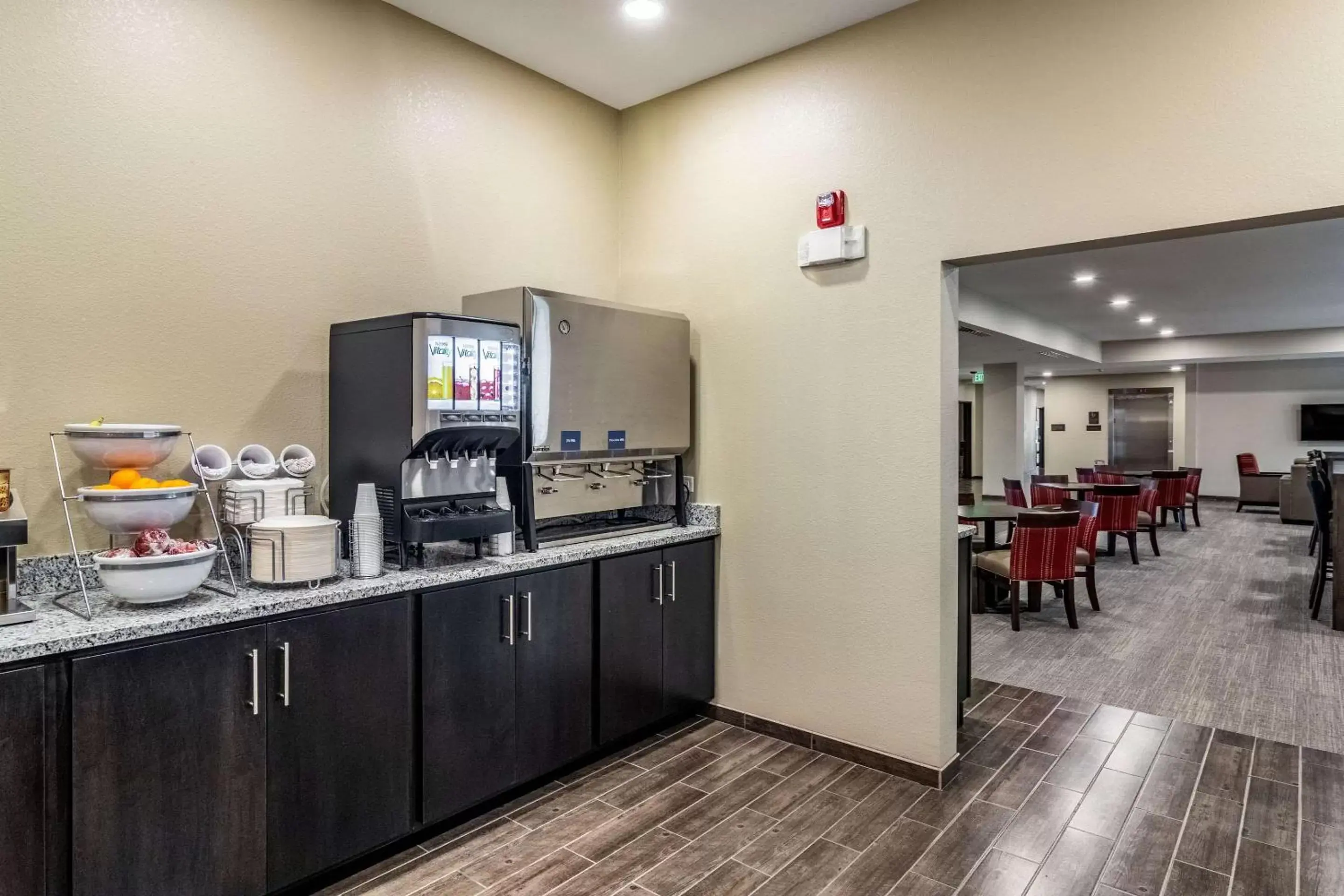 Restaurant/Places to Eat in Comfort Suites