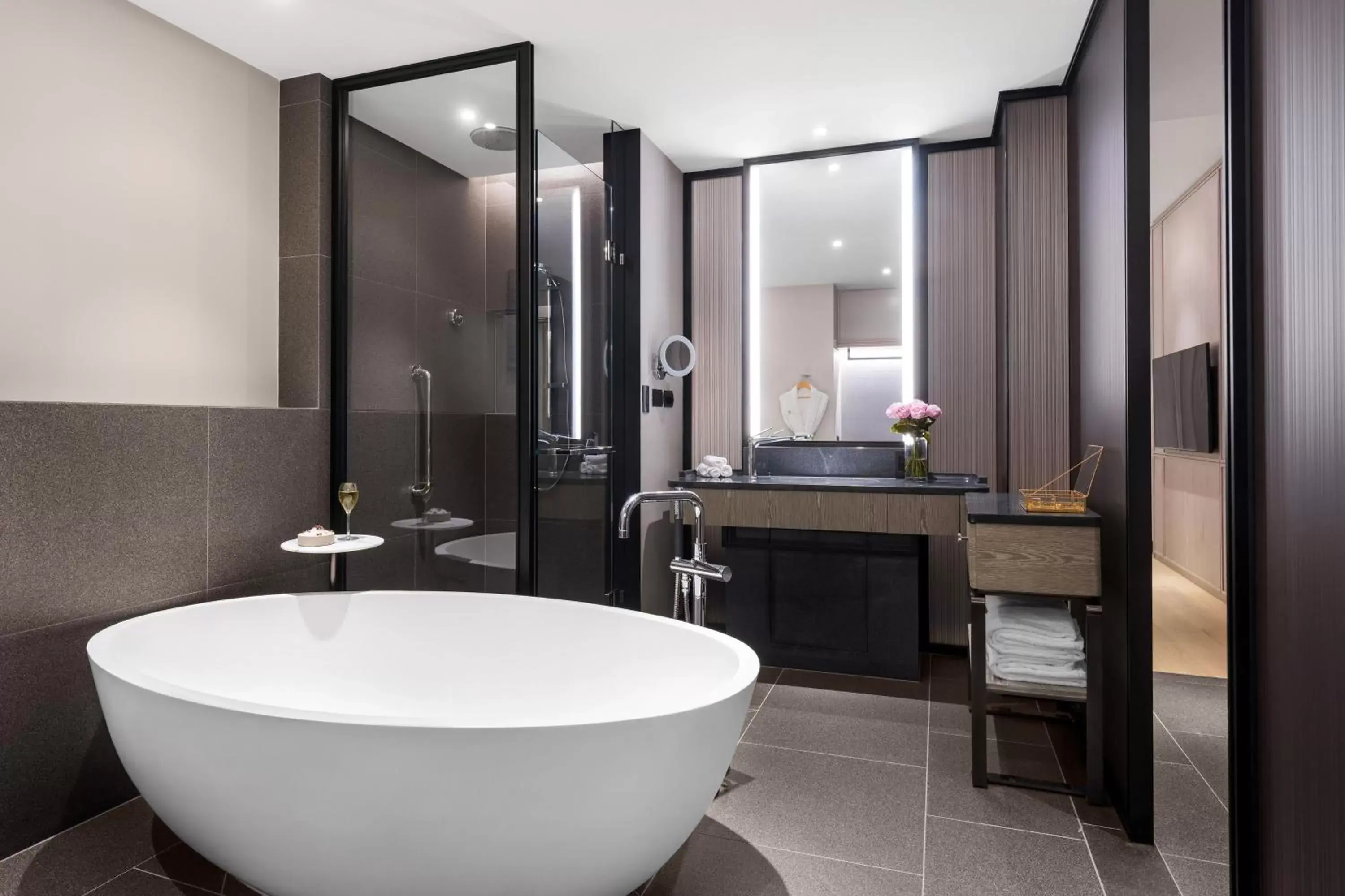 Shower, Bathroom in The Langham, Gold Coast and Jewel Residences