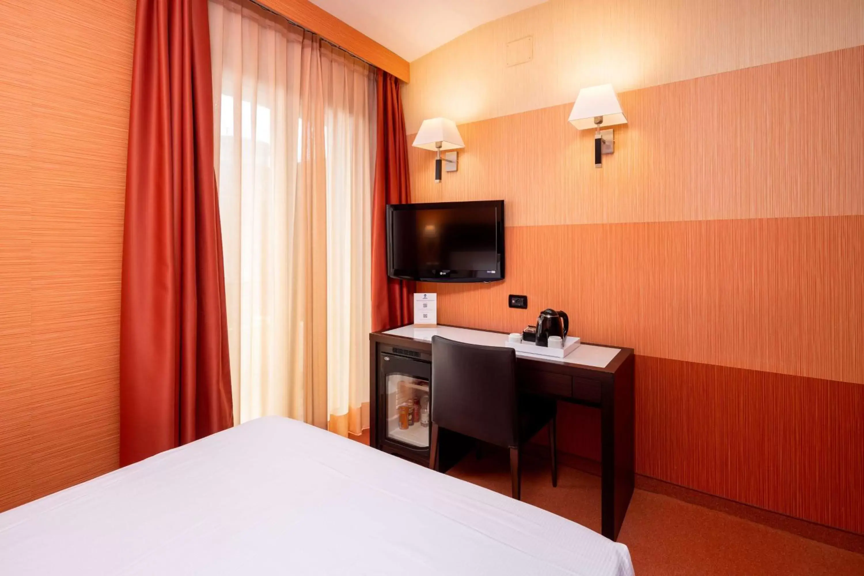 Bedroom, TV/Entertainment Center in Best Western Gorizia Palace