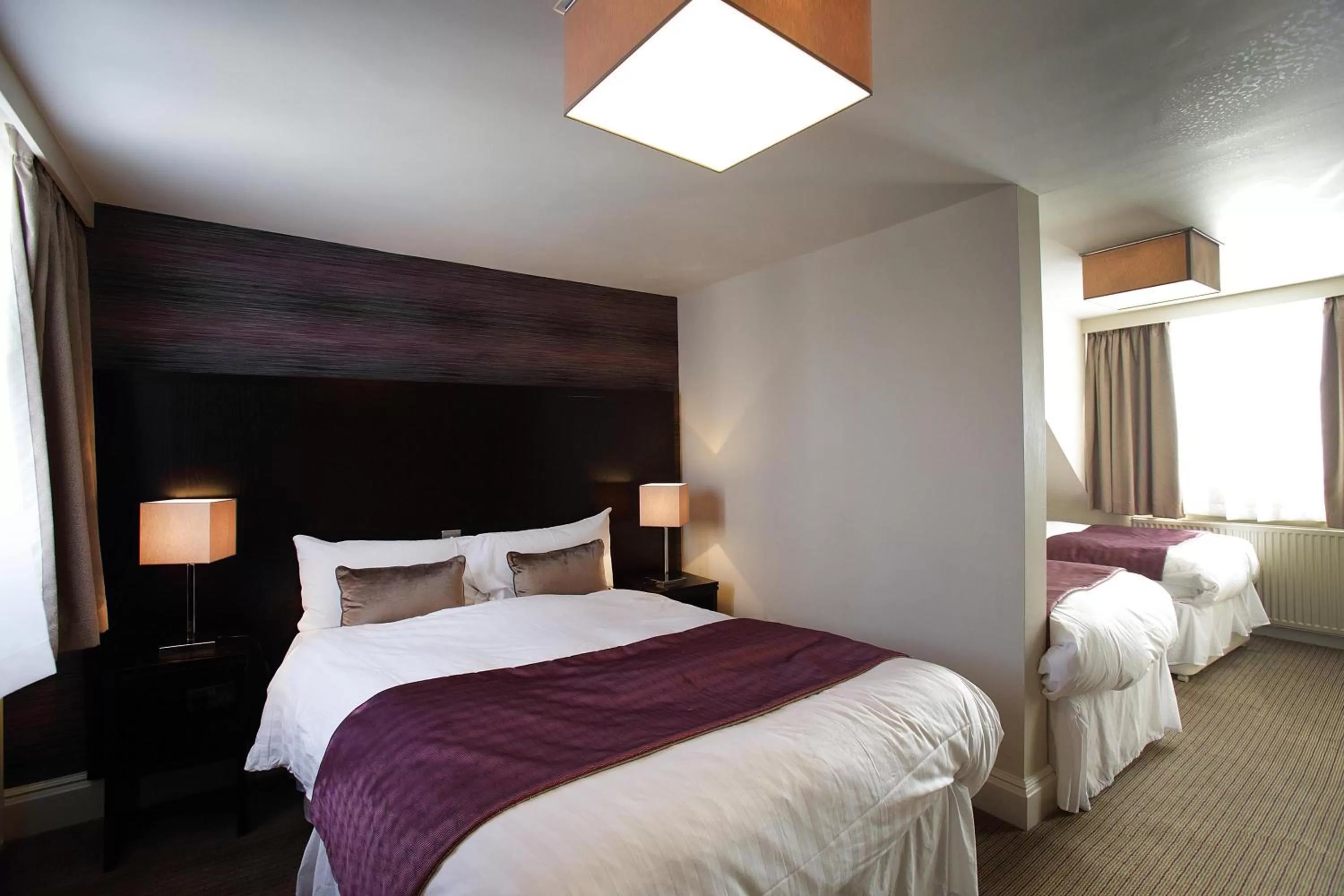 Bedroom, Bed in The King's Highway Wetherspoon