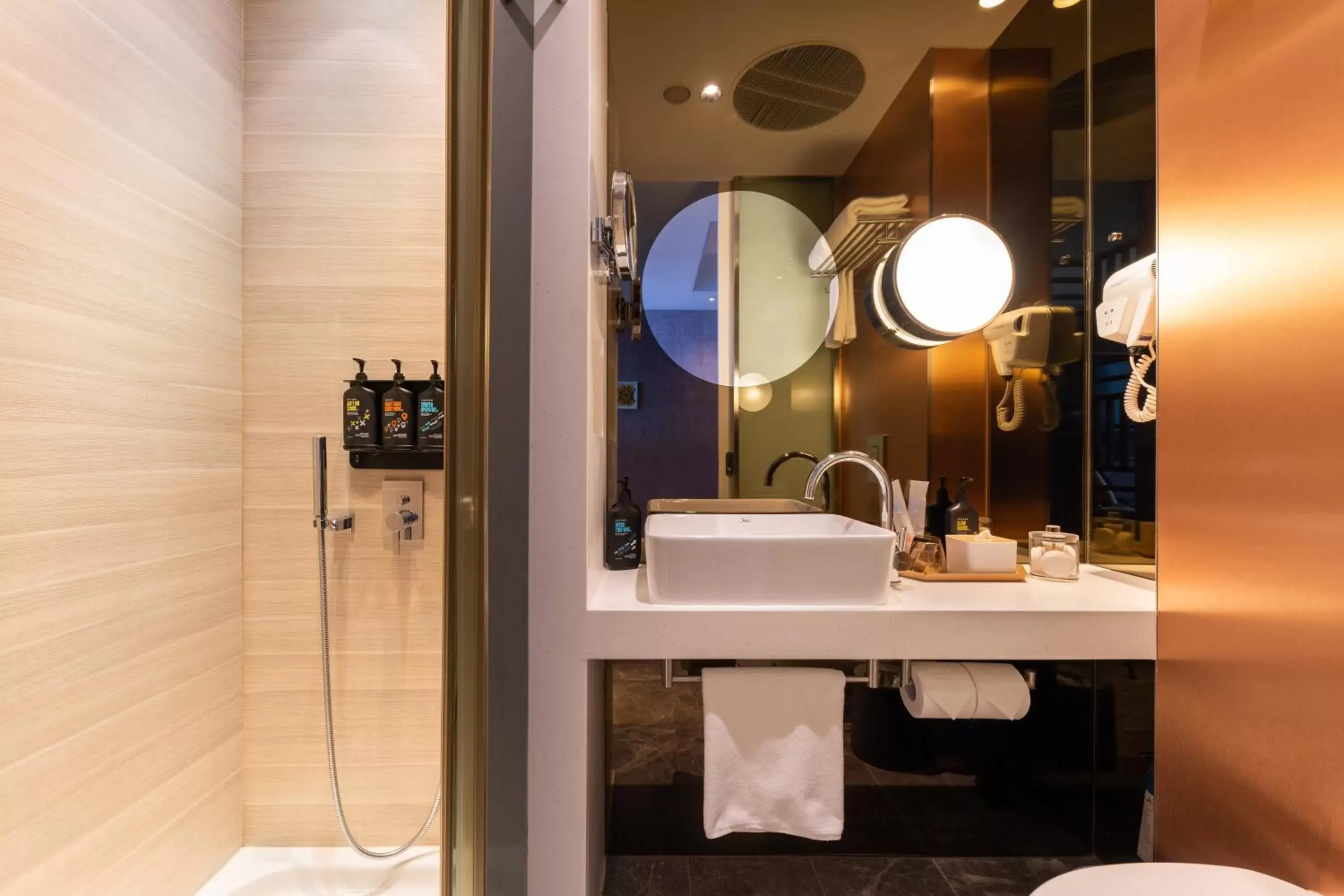 Bathroom in The Sheung Wan by Ovolo