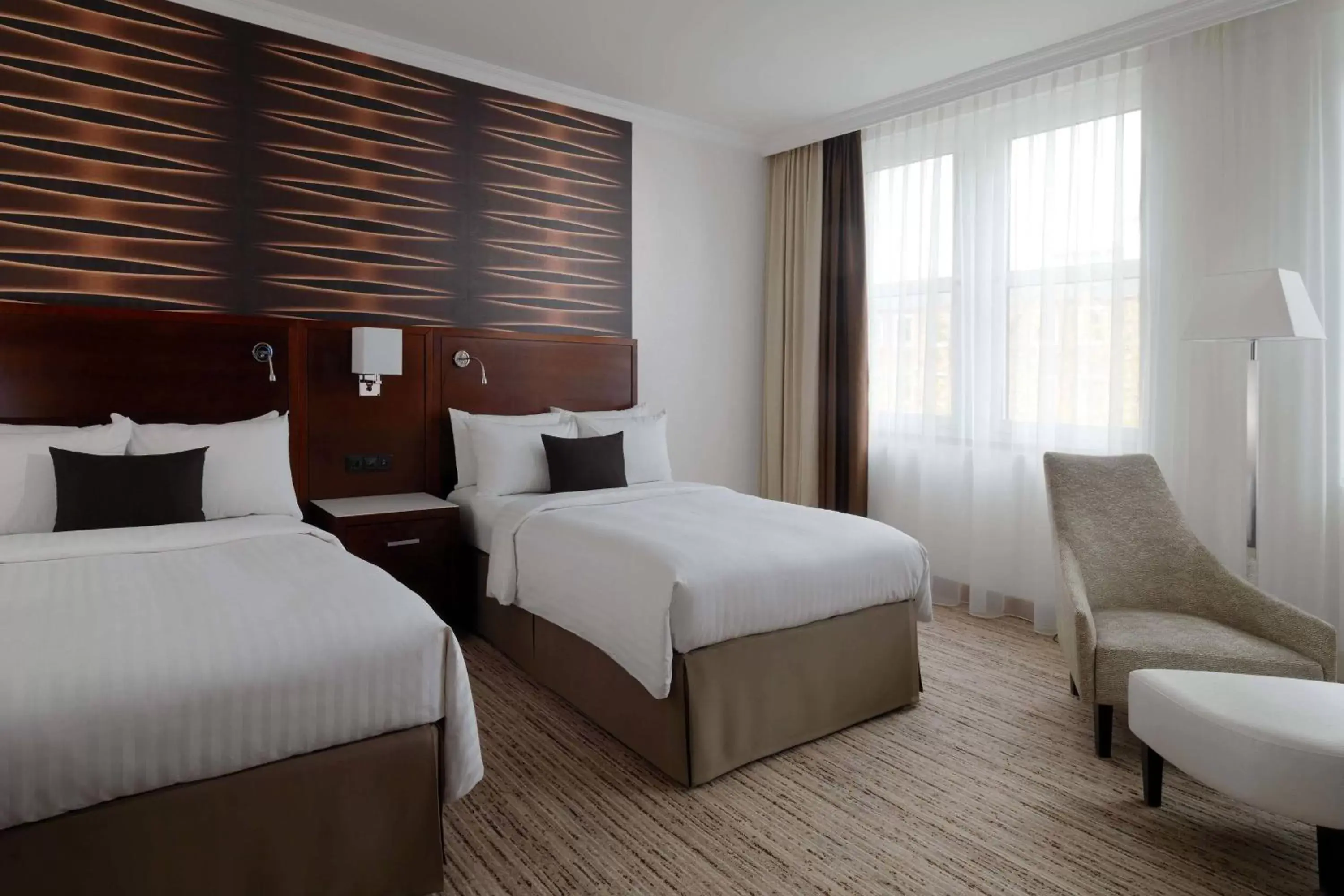 Photo of the whole room, Bed in Cologne Marriott Hotel