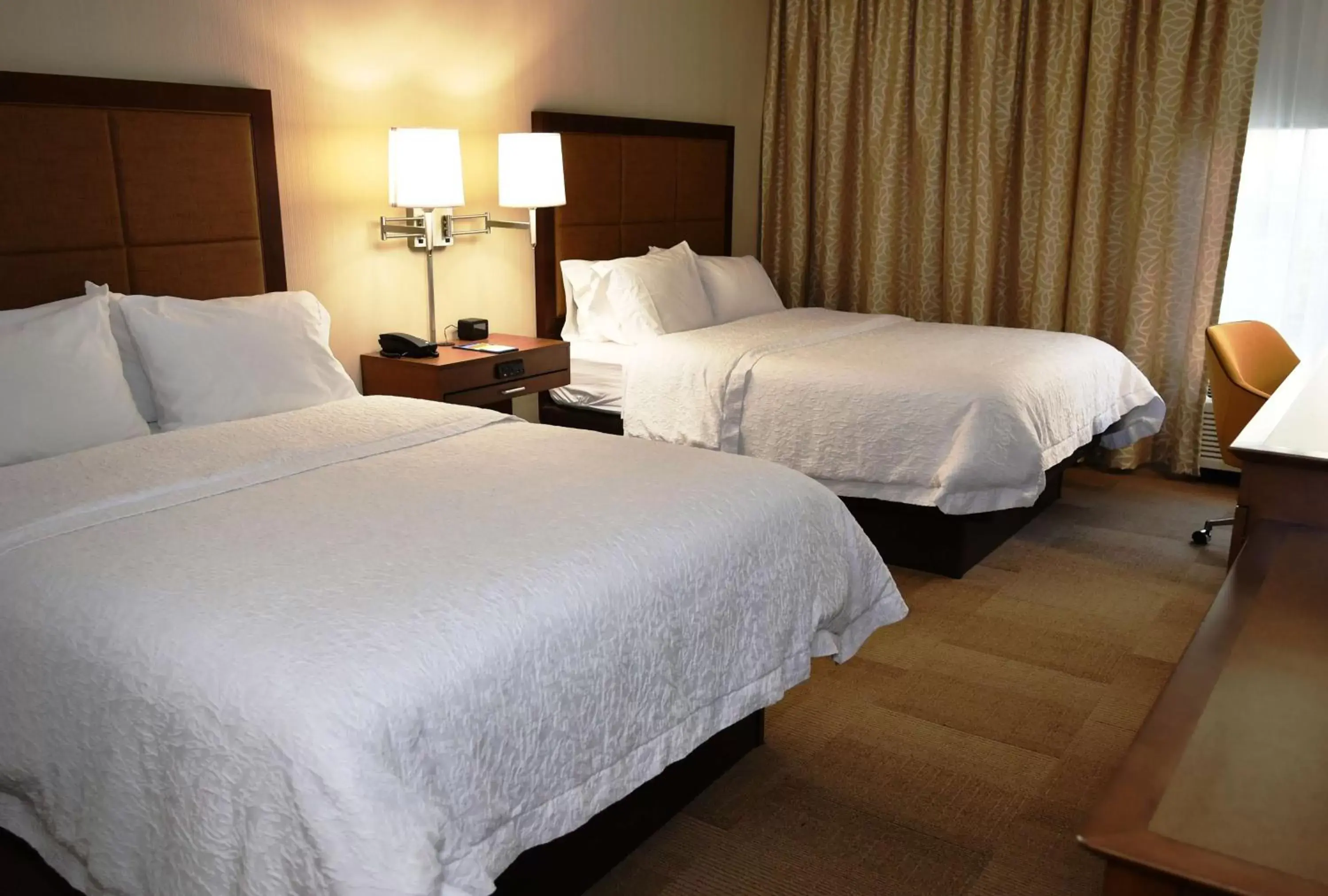Bed in Hampton Inn & Suites Bethlehem