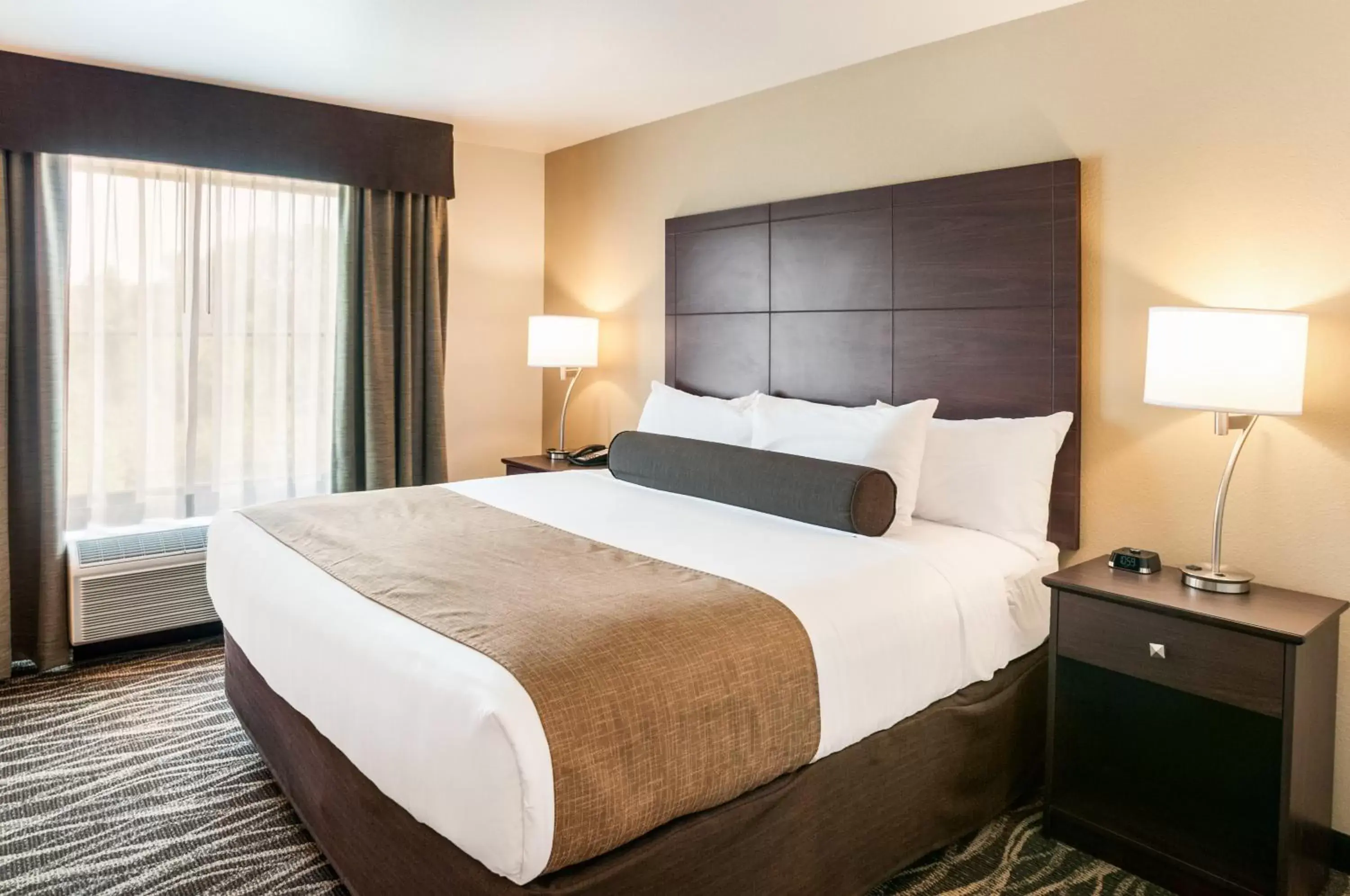 Bed in Cobblestone Hotel & Suites Appleton International Airport