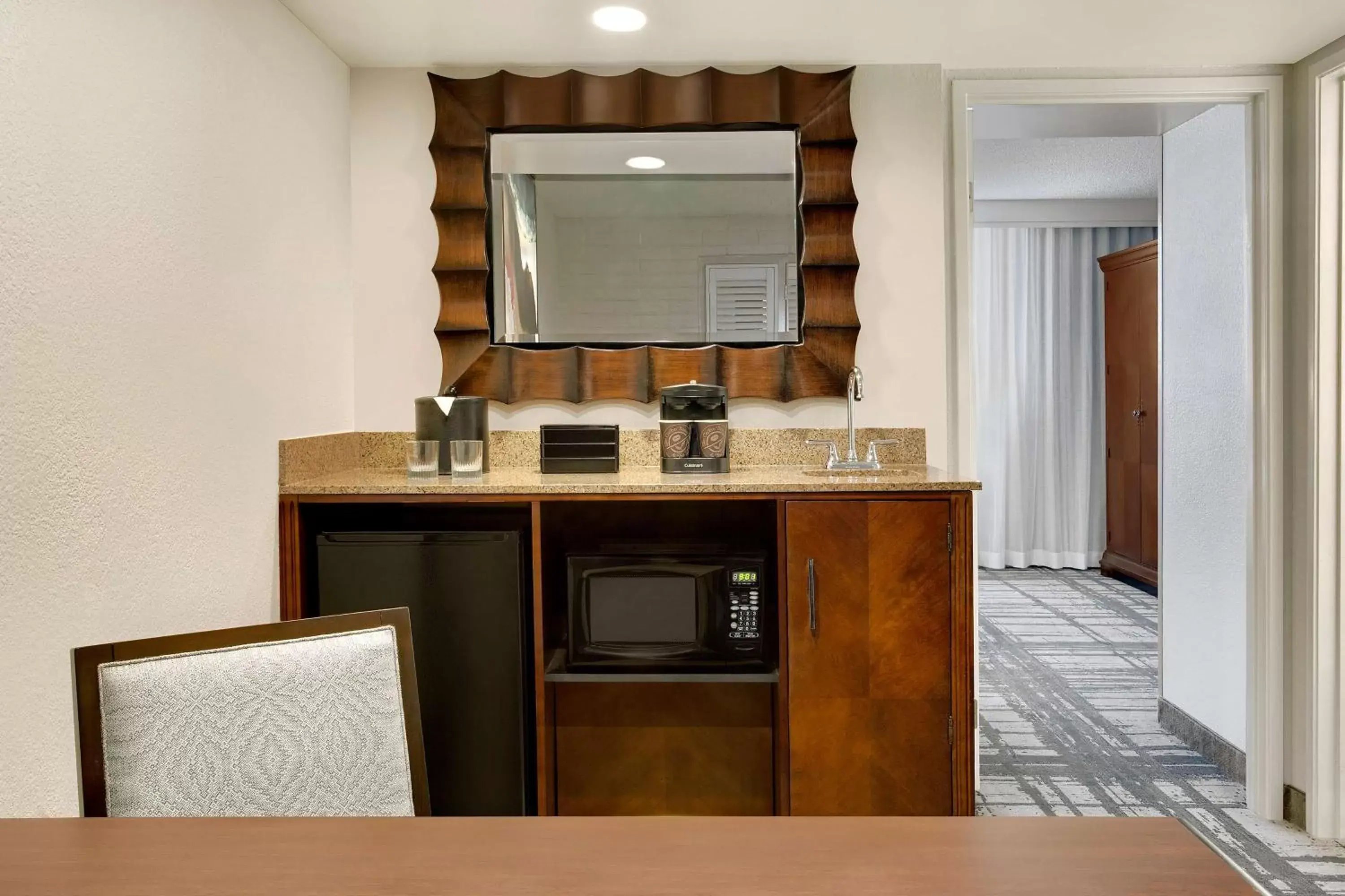 Kitchen or kitchenette, Kitchen/Kitchenette in Embassy Suites by Hilton Orlando International Drive Convention Center