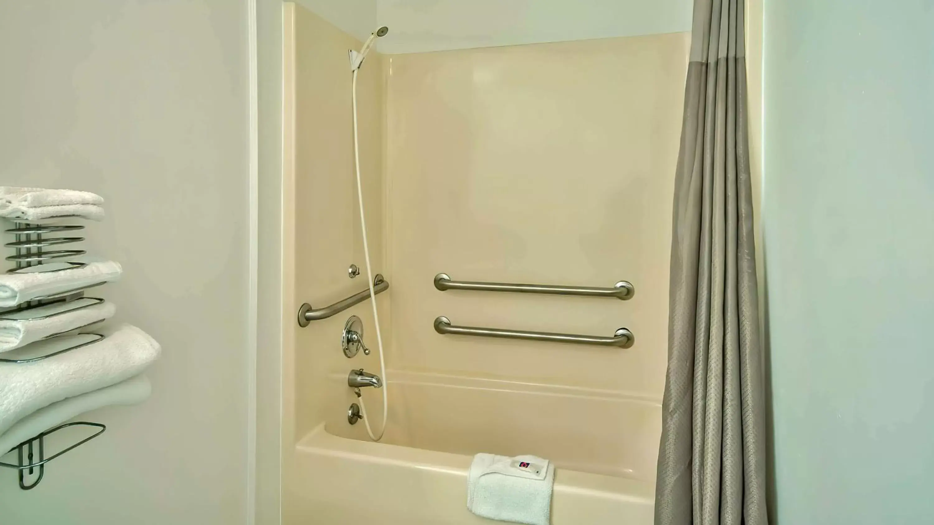 Bedroom in Motel 6-Grand Rivers, KY Bedroom in Motel 6-Grand Rivers, KY