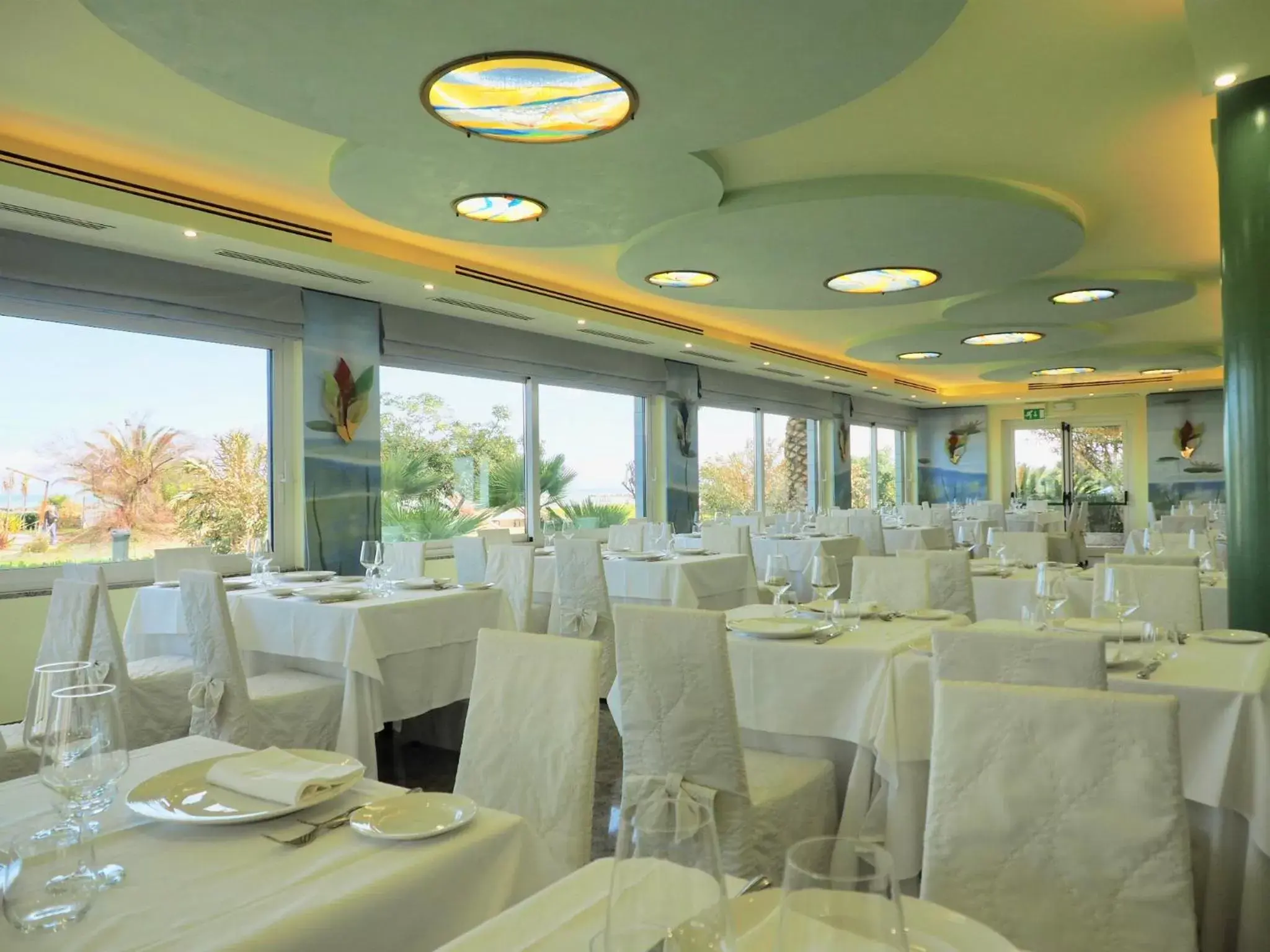 Restaurant/places to eat, Banquet Facilities in Hotel Royal