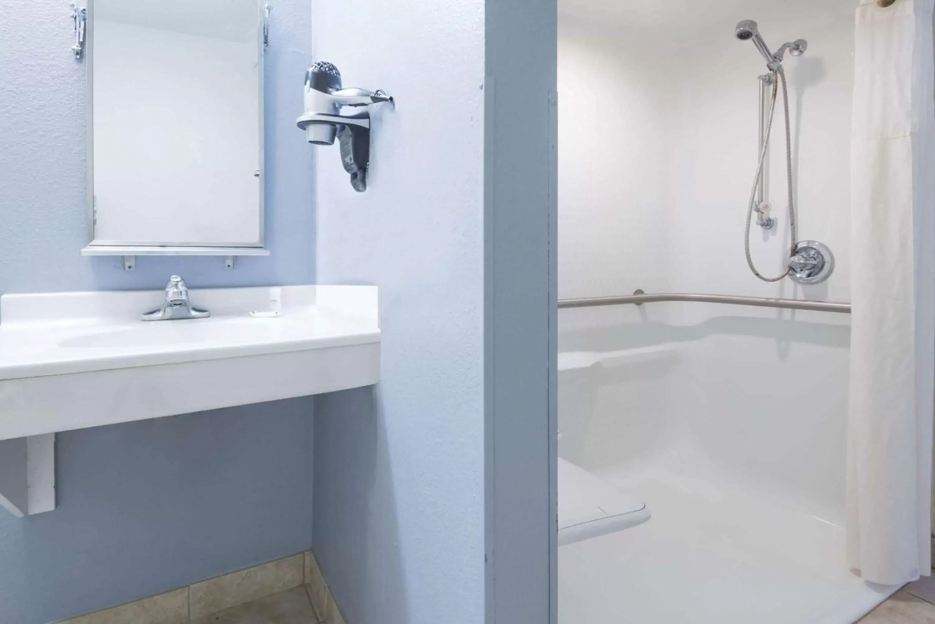 Bathroom in Microtel Inn & Suites by Wyndham Kansas City Airport