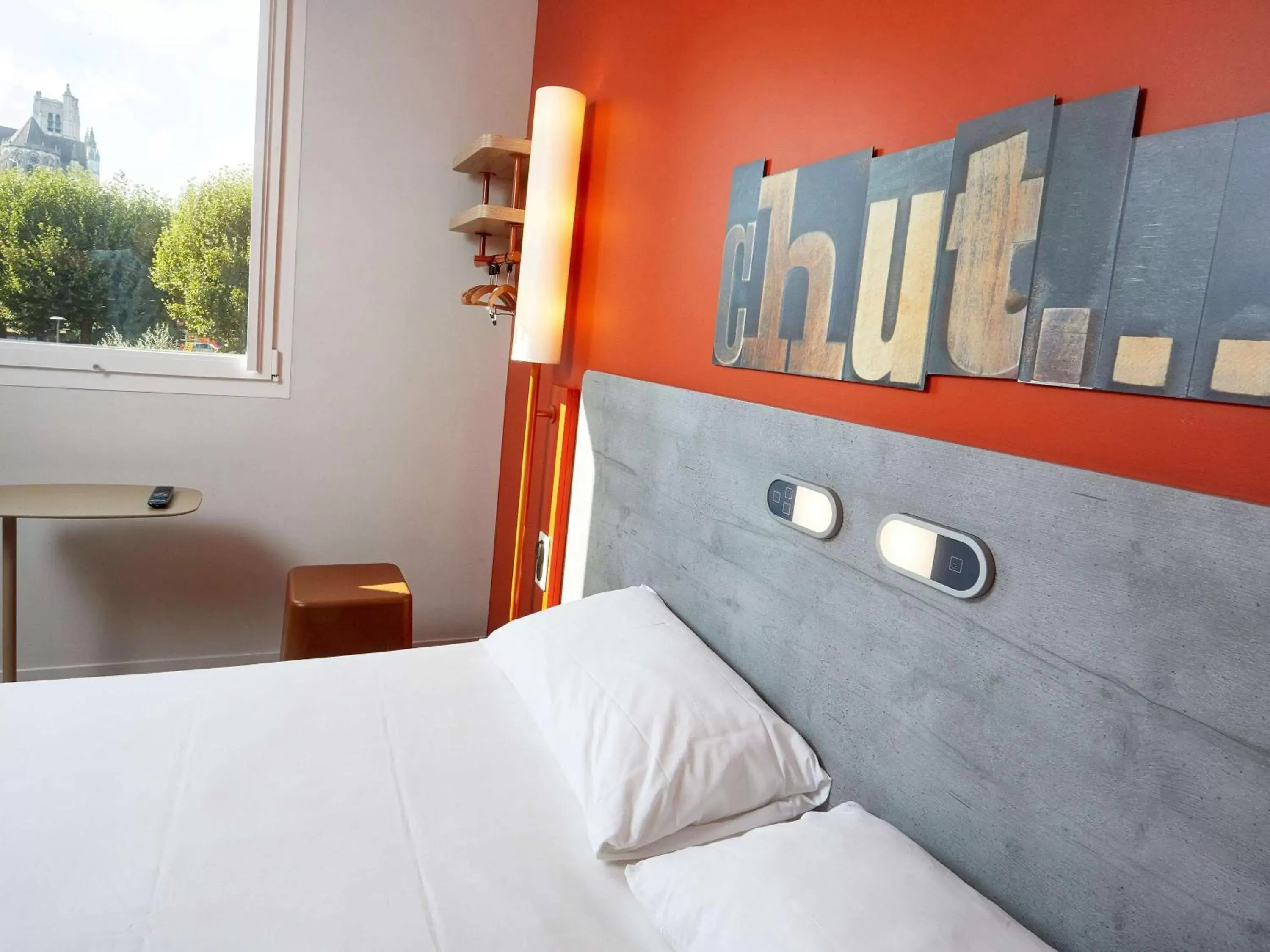 Photo of the whole room in ibis budget Auxerre Centre