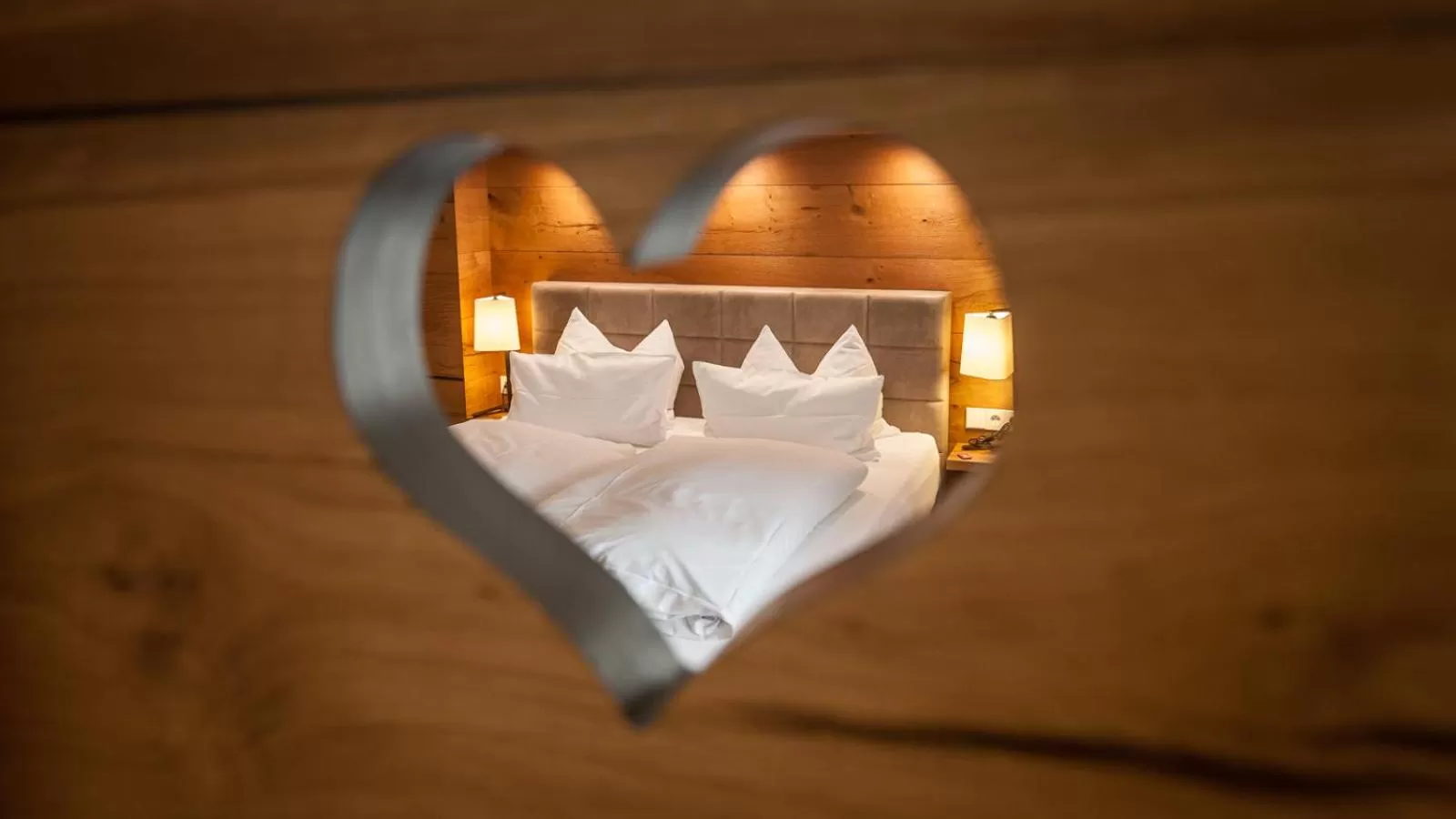 Decorative detail, Bed in Bollenhuthotel Kirnbacher Hof