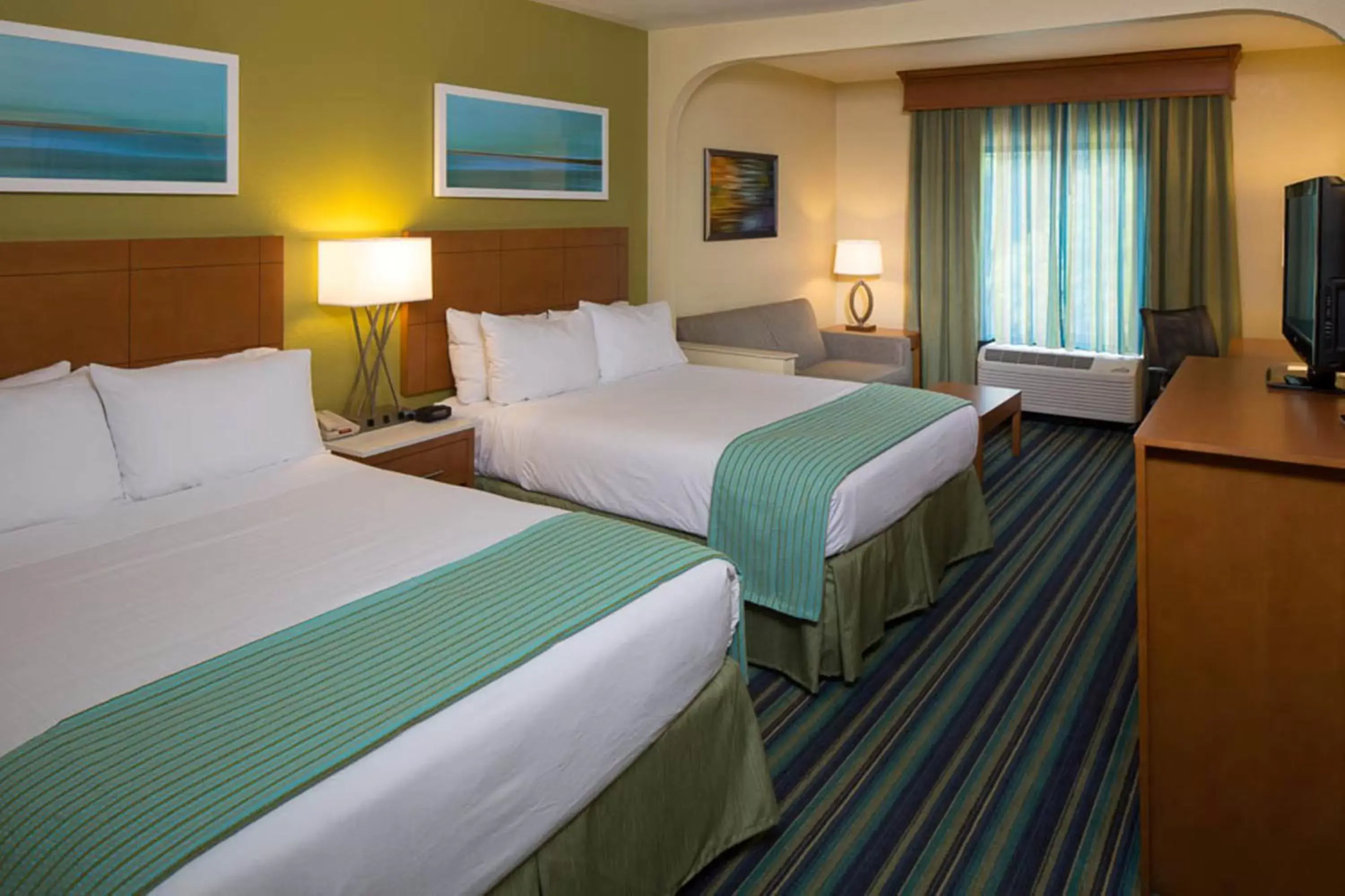 Photo of the whole room, Bed in Holiday Inn Express - Clermont, an IHG Hotel