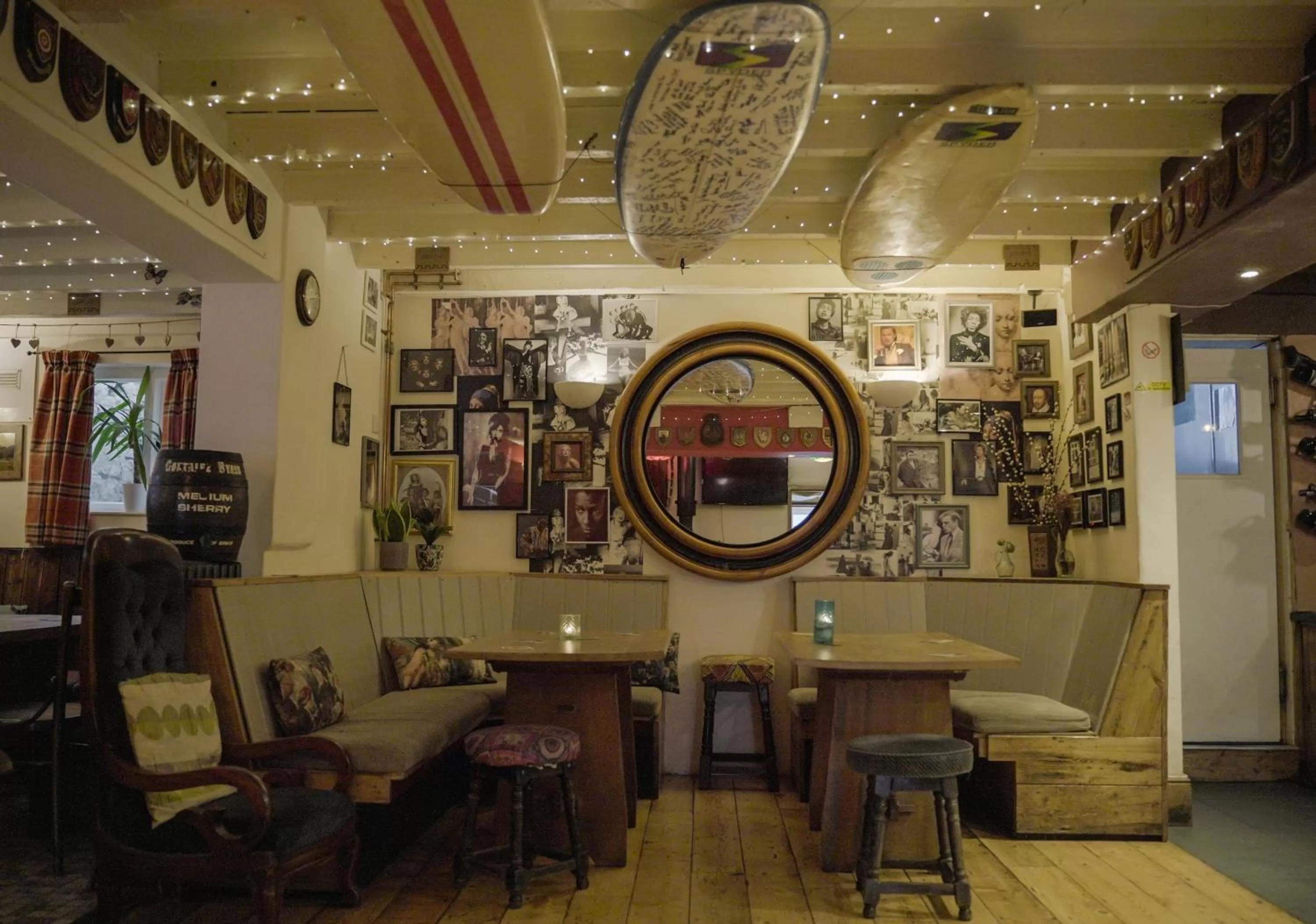 Restaurant/Places to Eat in Manorbier Castle Inn Sunset Room