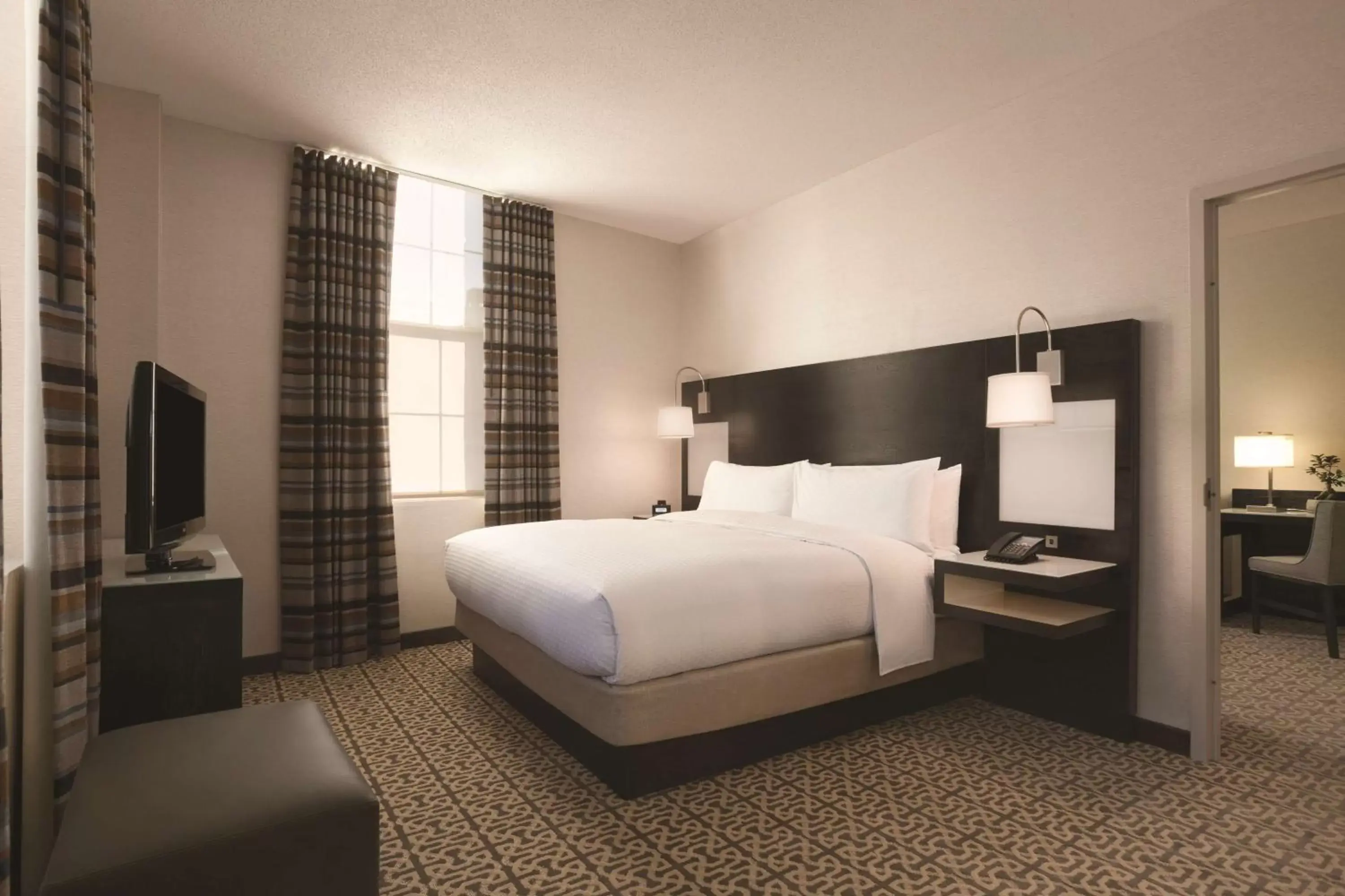 Bedroom, Bed in DoubleTree by Hilton Hotel Boston - Downtown