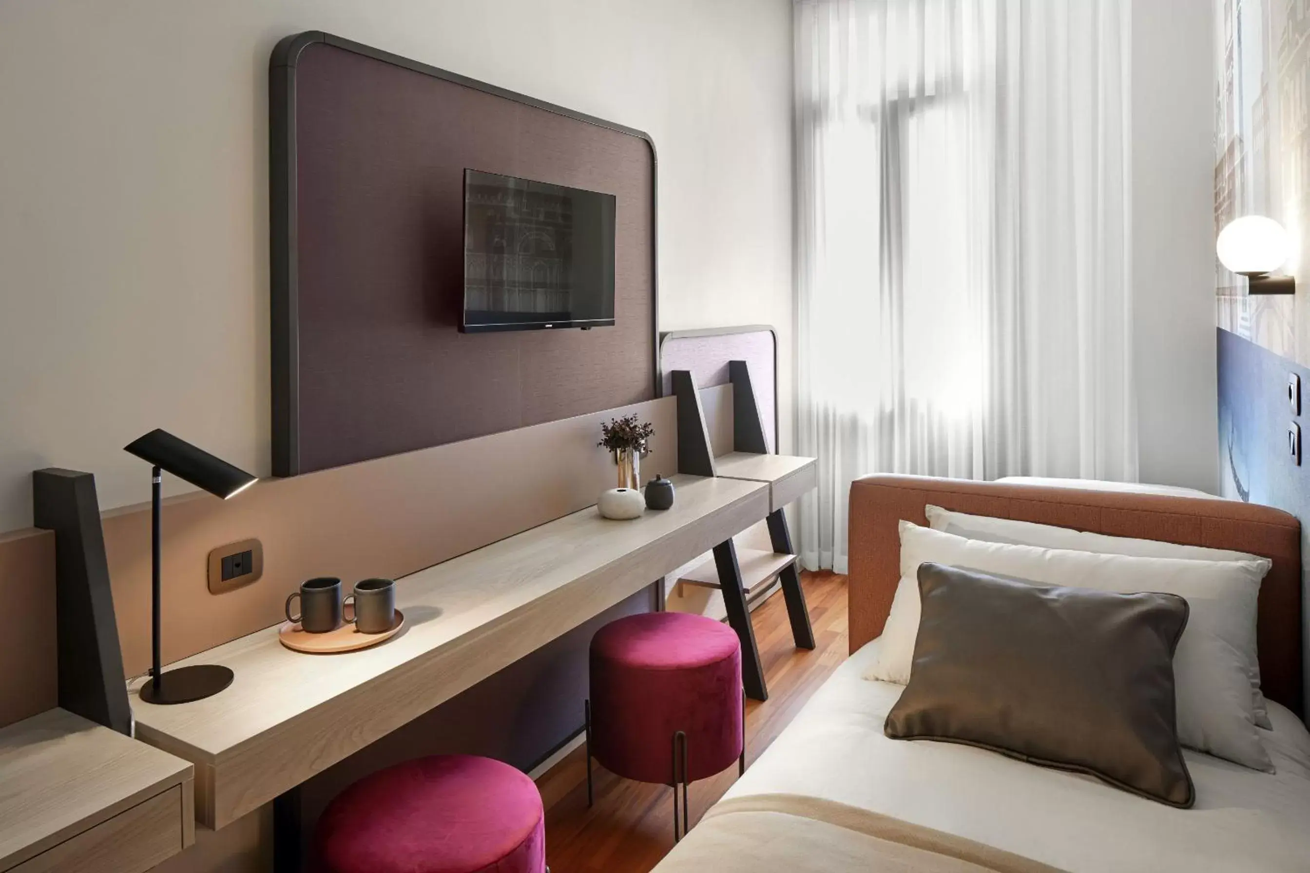 Photo of the whole room, TV/Entertainment Center in UNAHOTELS Ala Venezia-Adults 16