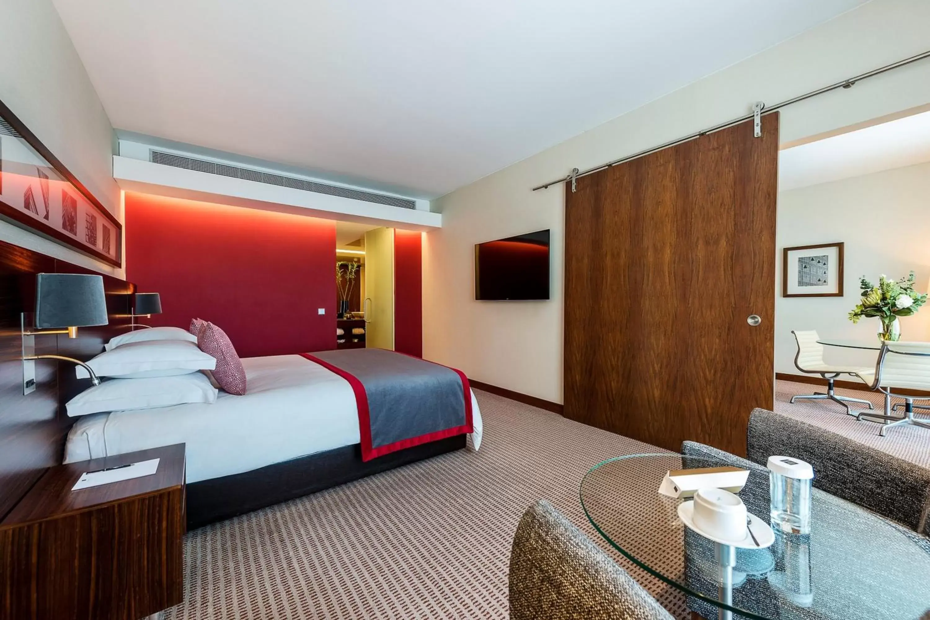 Photo of the whole room, Bed in Lagoas Park Hotel