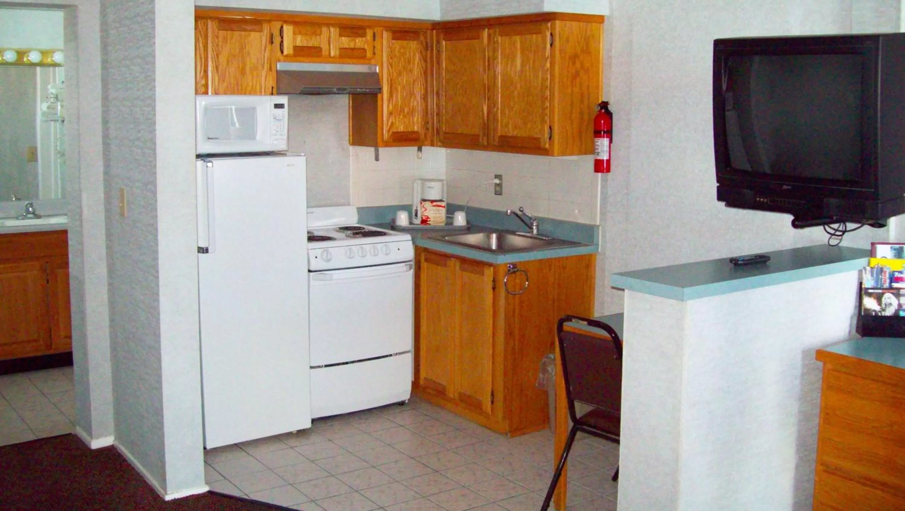Kitchen or kitchenette in Blue Mist Motel Florence
