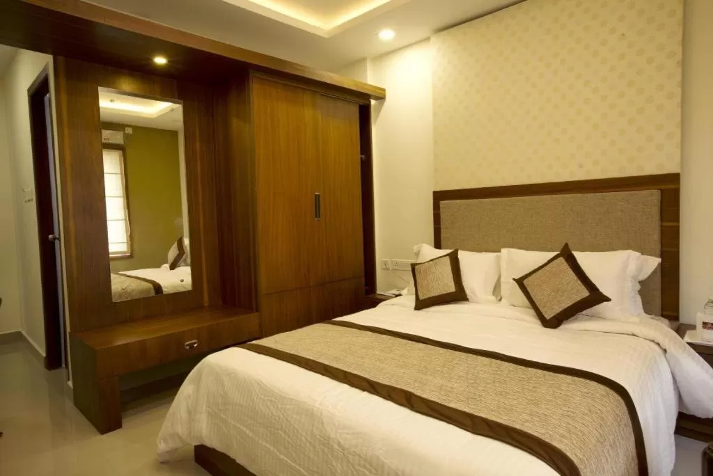 Bed in Glitz Inn Calicut