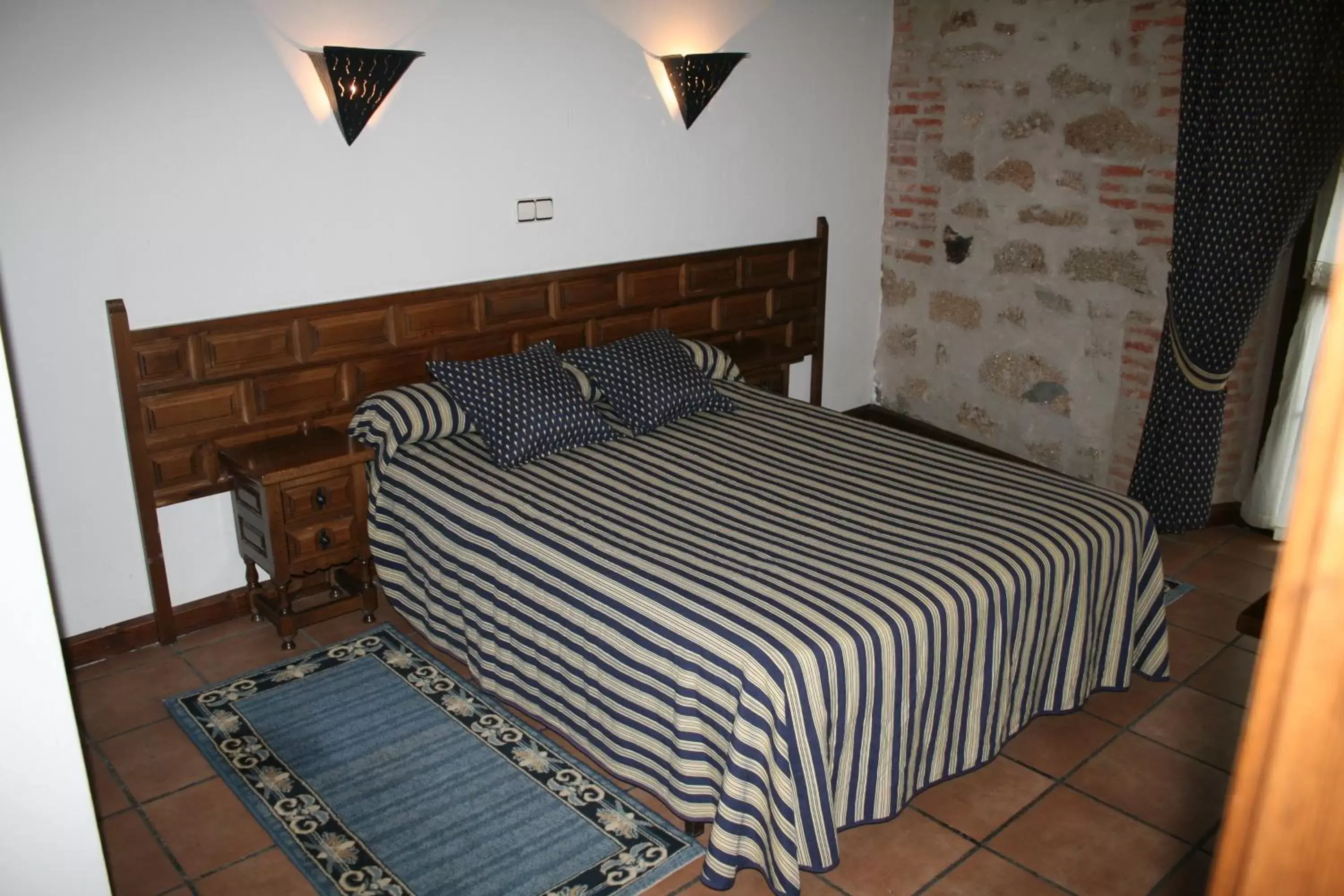 Photo of the whole room, Bed in Hotel Rural La Enoteca del Marques
