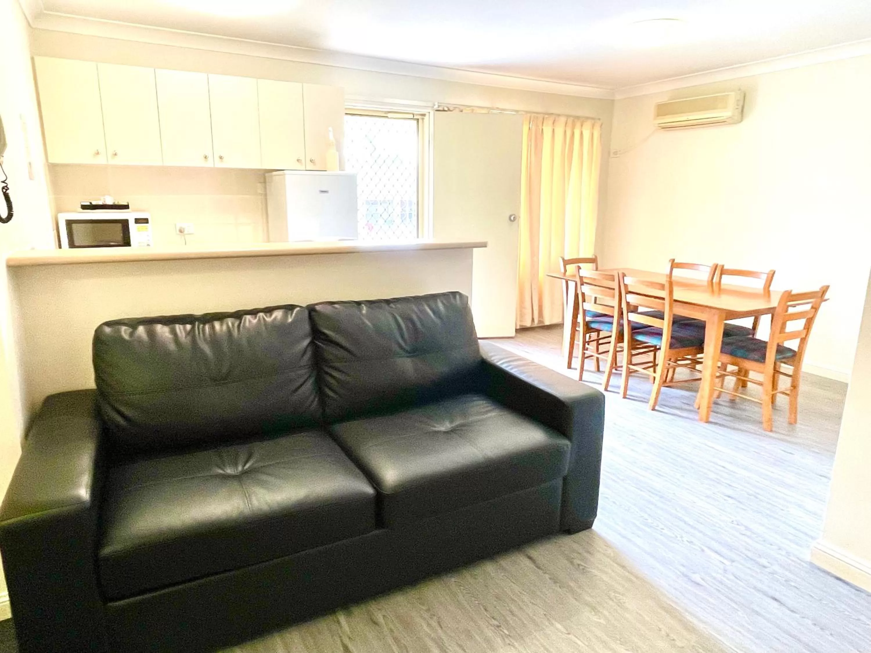 Seating area in Golfview Motor Inn