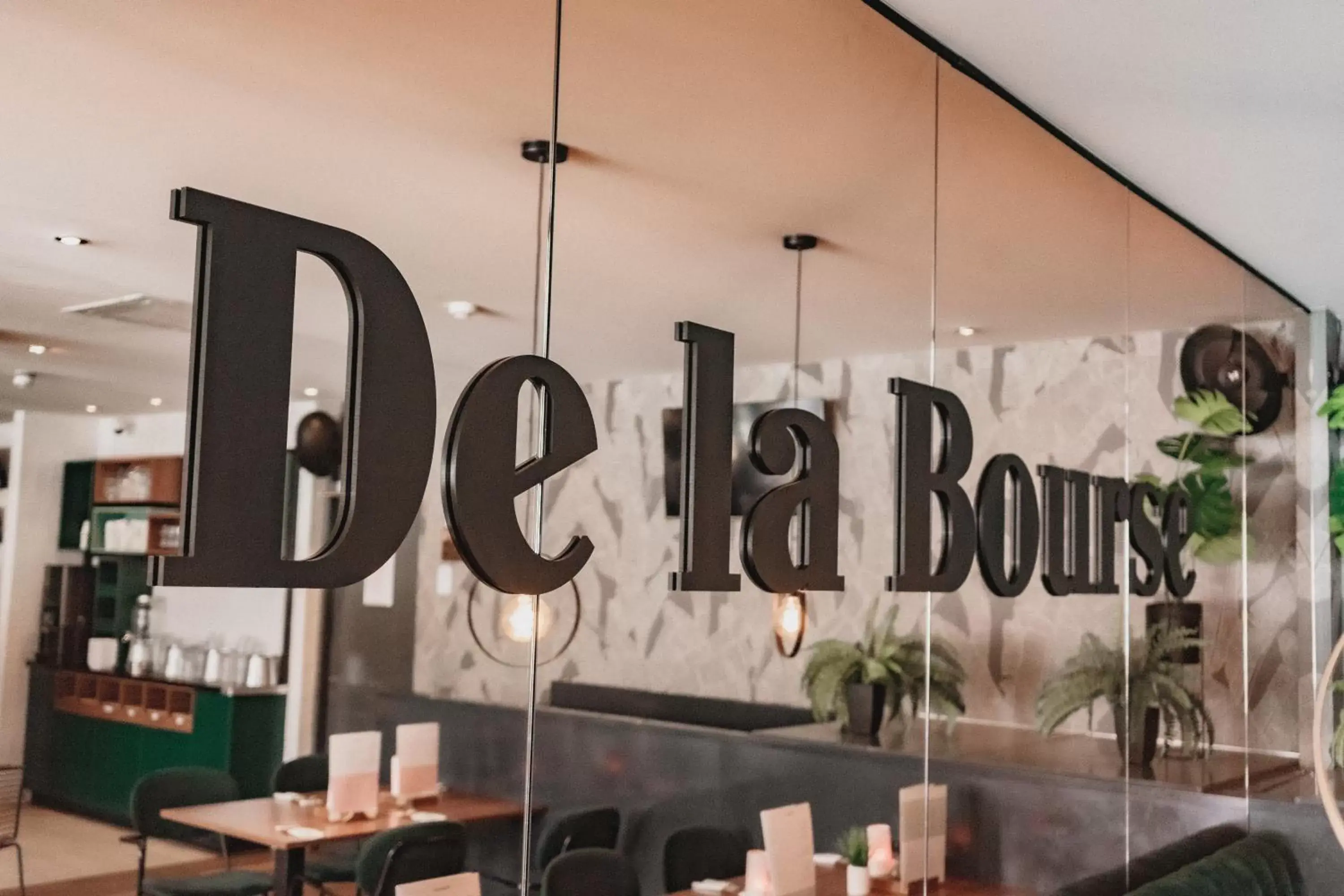 Restaurant/places to eat in Hotel de la Bourse