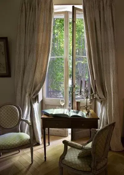 Seating Area in Hotel Château Des Alpilles