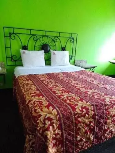 Bedroom, Bed in Hotel Descanso Inn
