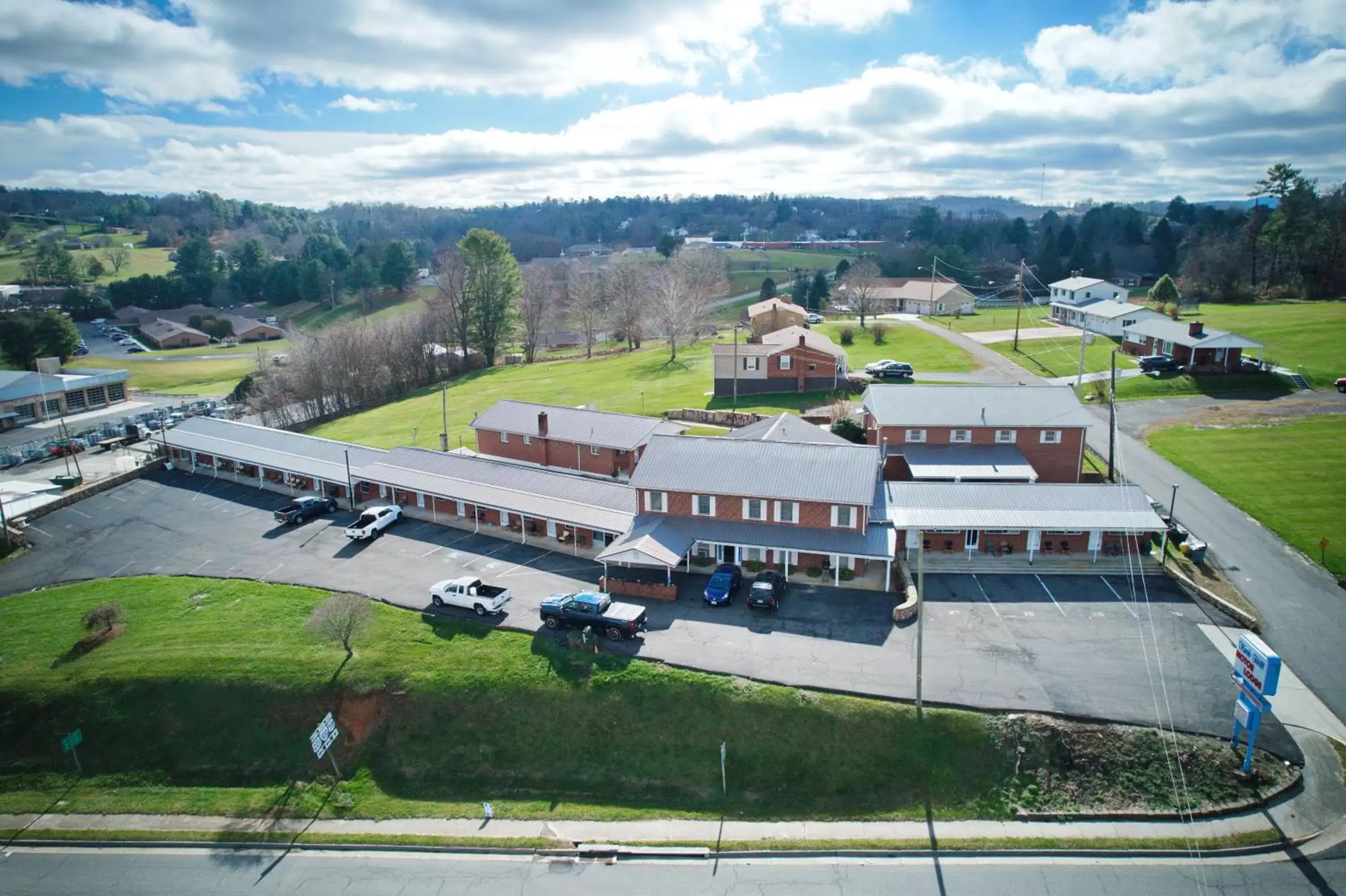 Property building, Bird's-eye View in Knob Hill Motor Lodge