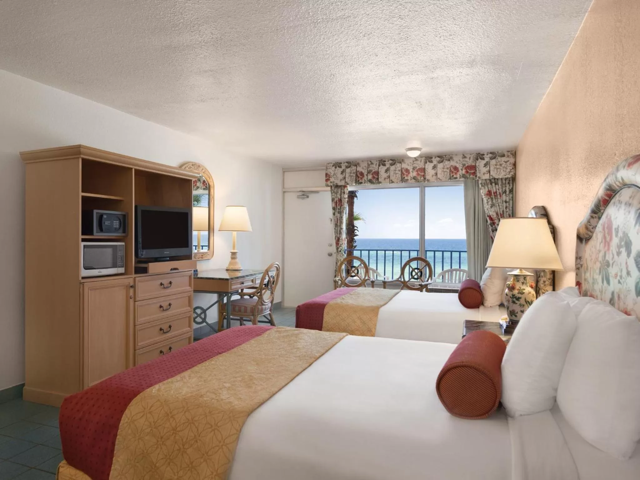 Photo of the whole room, Bed in Days Inn by Wyndham Panama City Beach Beachfront Resort