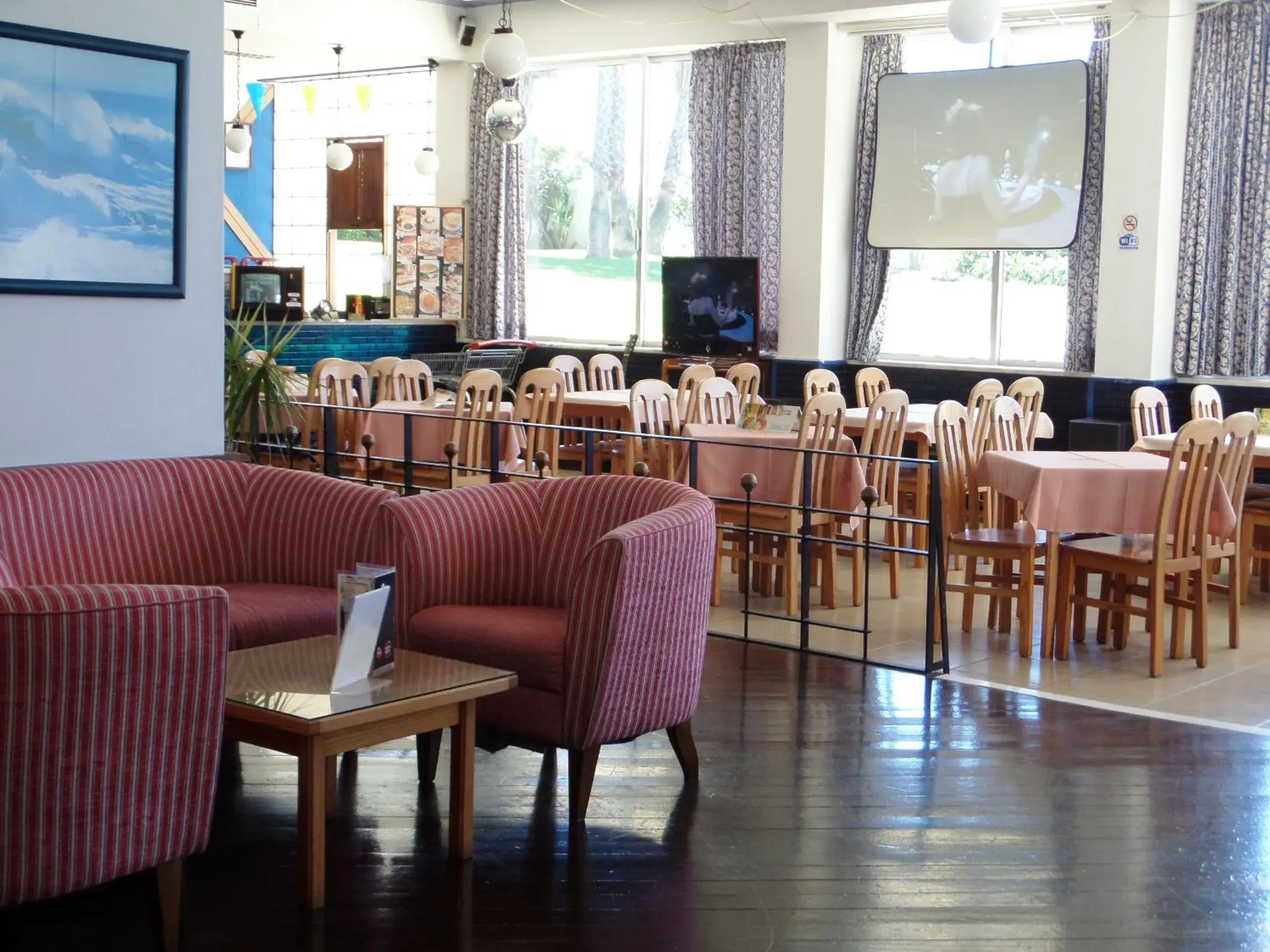 Lounge or bar, Restaurant/Places to Eat in Hotel Luar