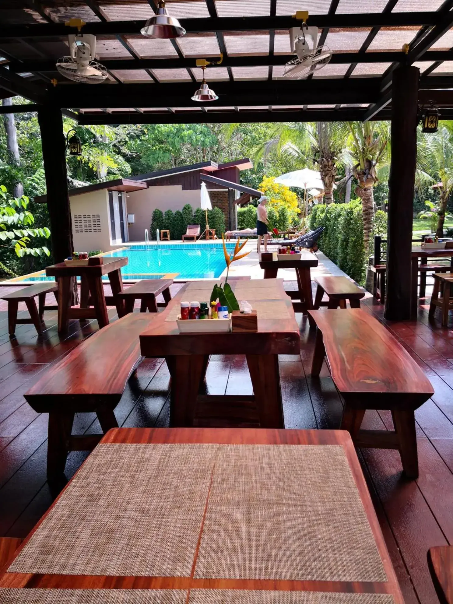 Restaurant/places to eat, Swimming Pool in Baan Suan Rim Klong