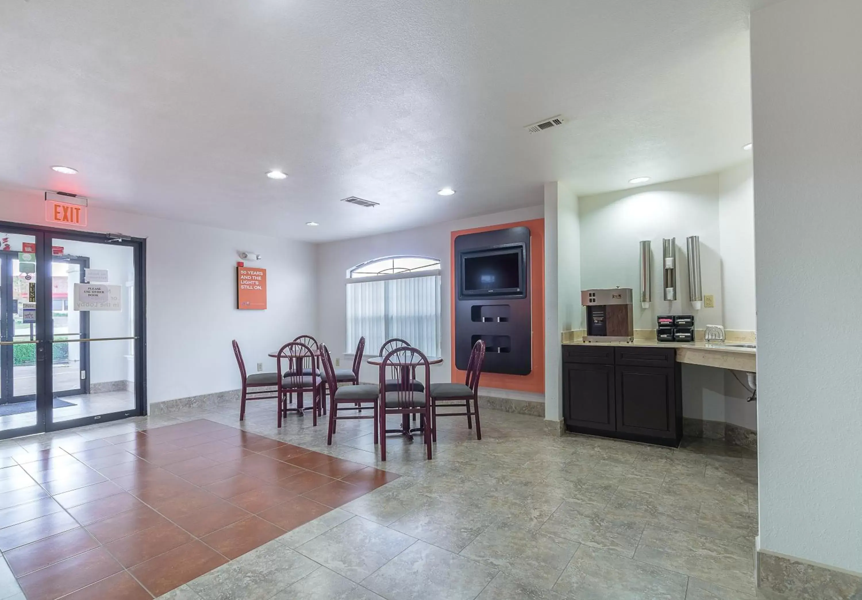 Lobby or reception, Dining Area in Motel 6-Canton, TX