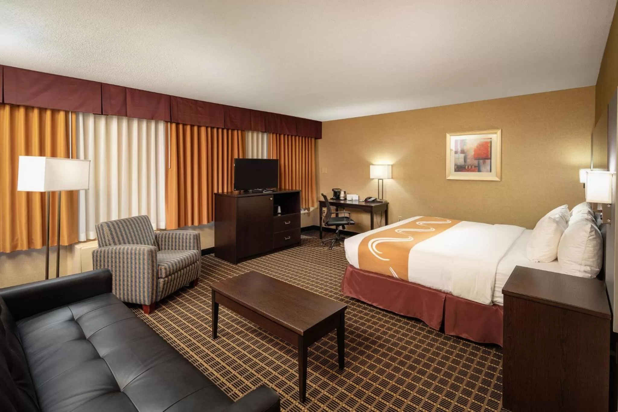 Photo of the whole room, Bed in Quality Inn & Suites Windsor - Downtown