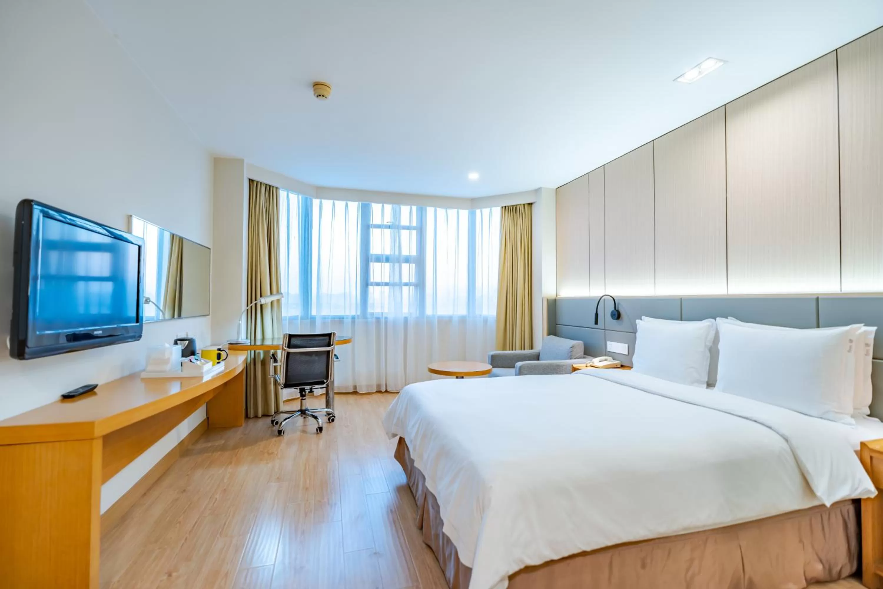 People, Bed in Holiday Inn Express Shanghai Jinqiao Central by IHG