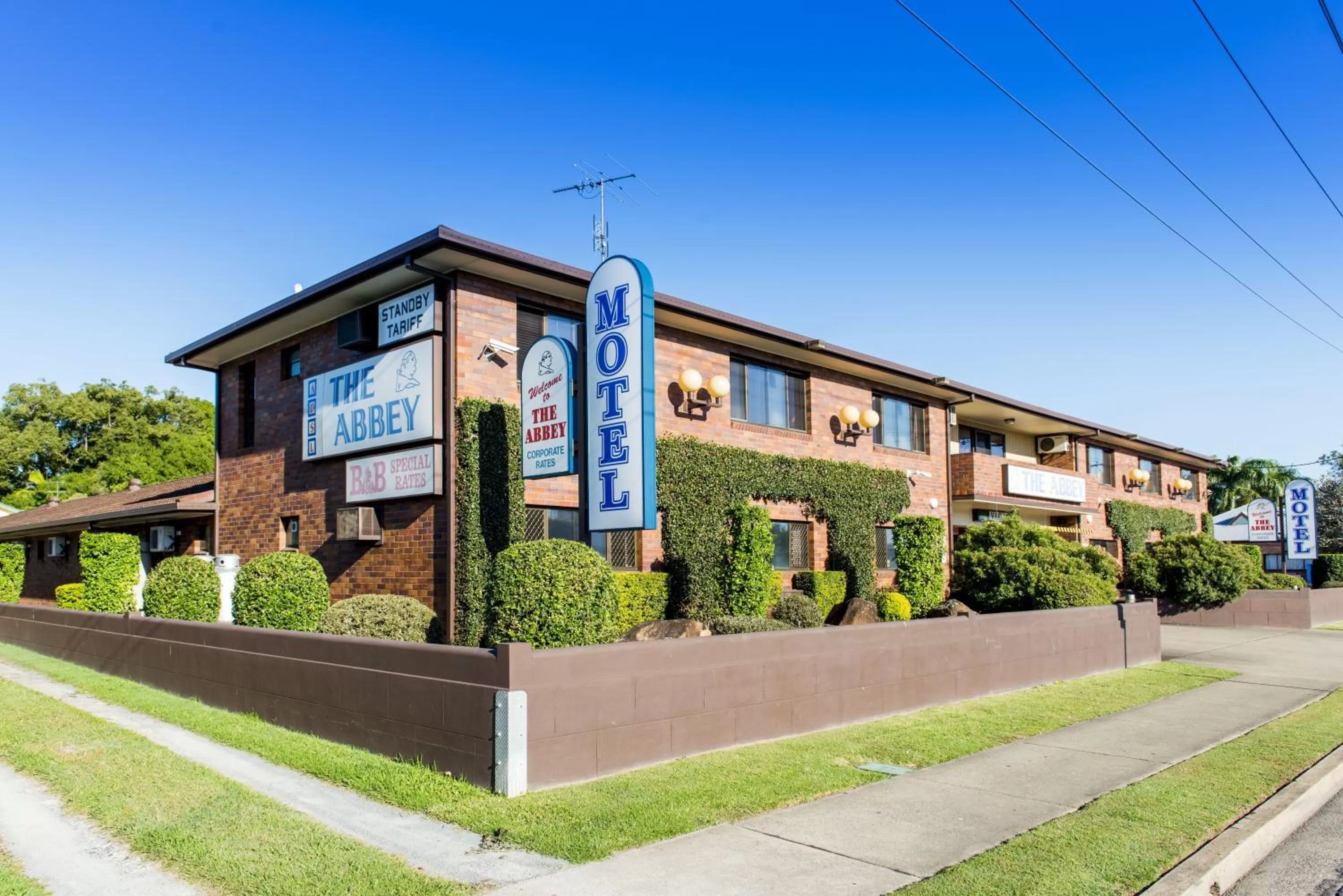 Facade/entrance in Abbey Motor Inn