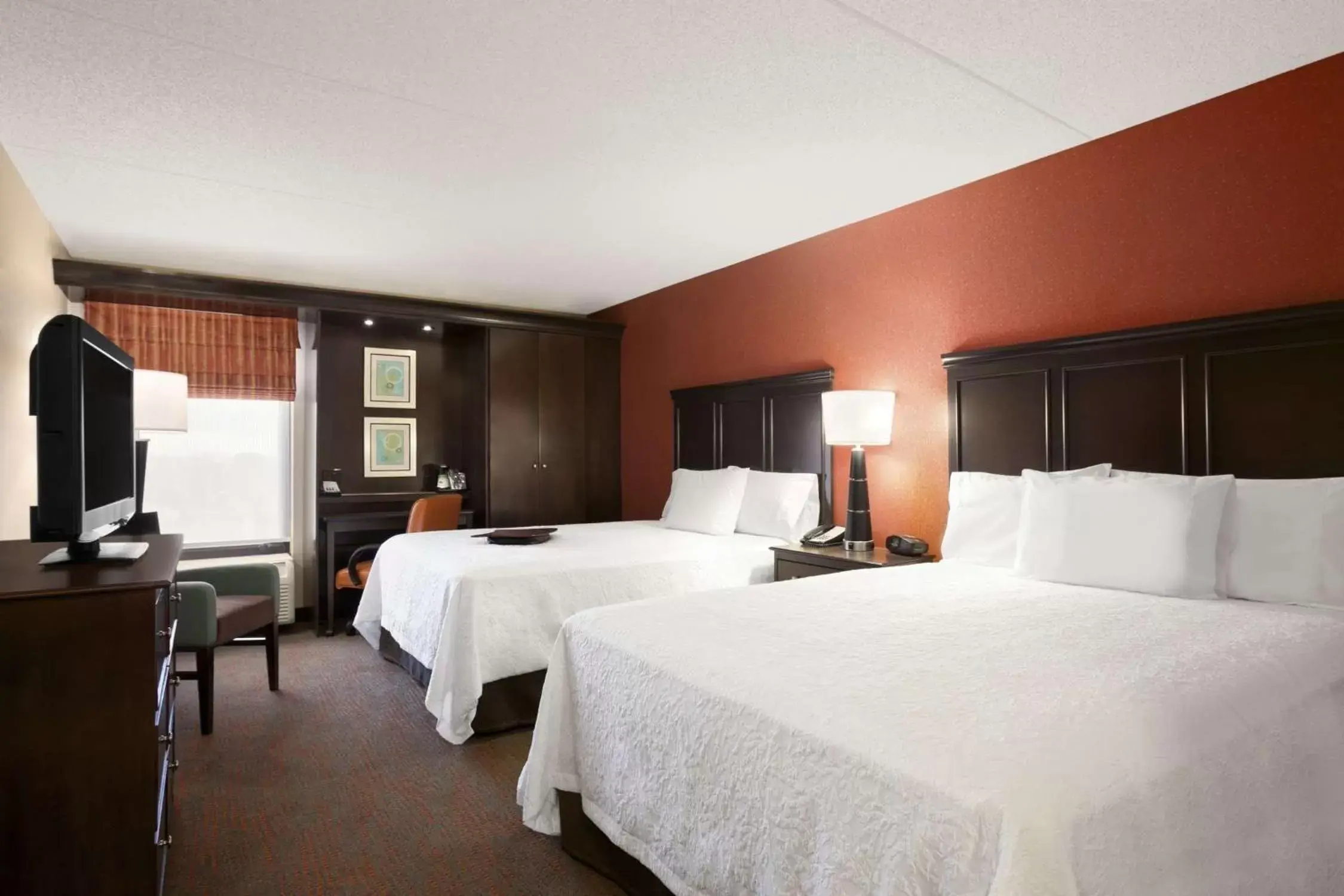 Bedroom, Bed in Hampton Inn Chicago-Midway Airport