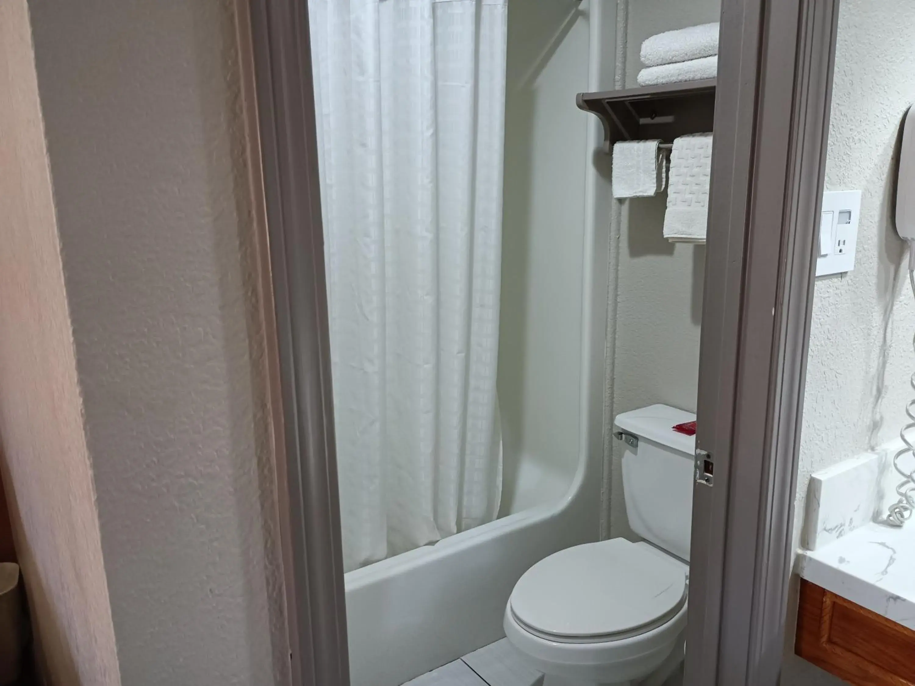 Shower, Bathroom in Americas Best Value Inn & Suites Alvin Houston