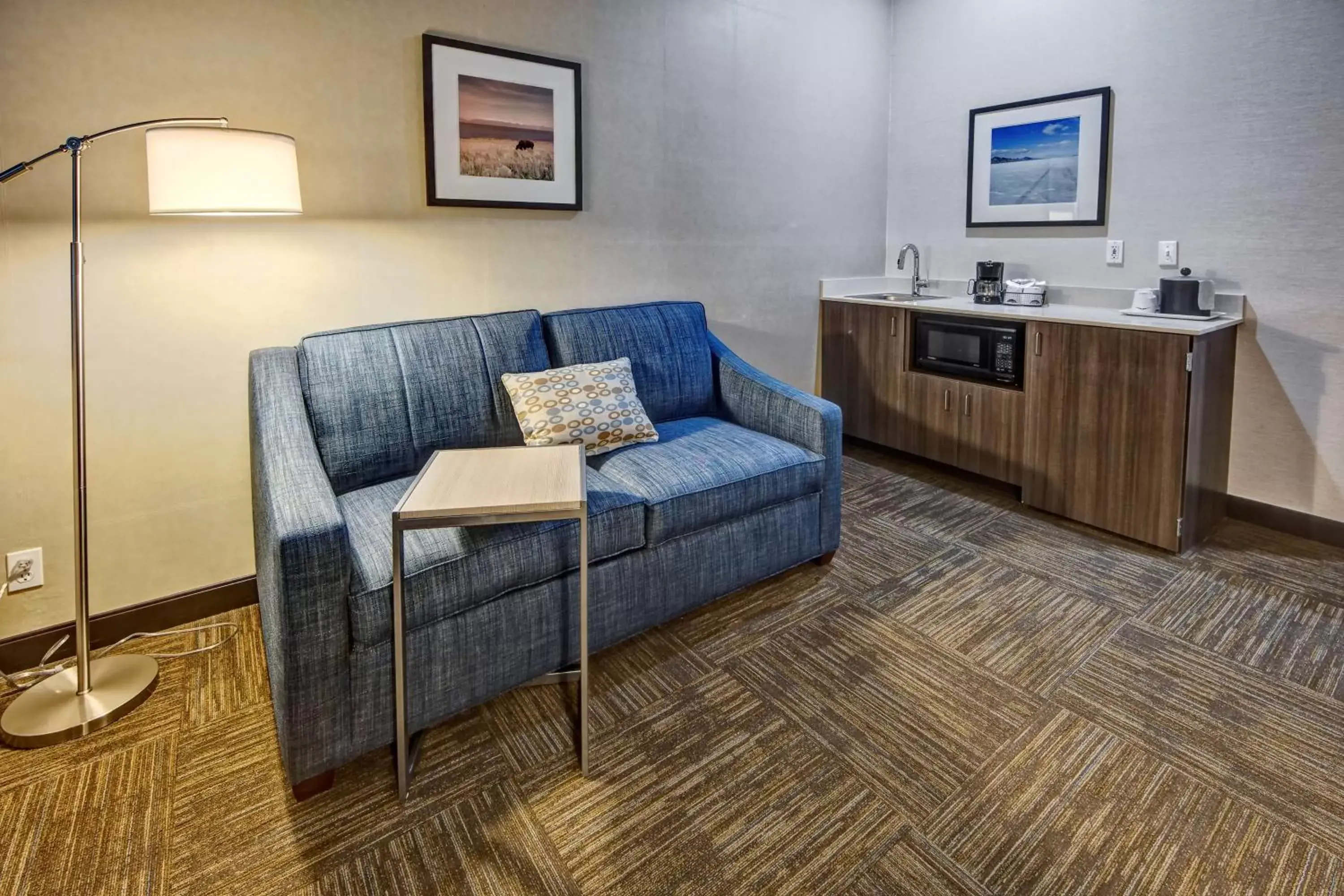 Living room, Seating Area in Hampton Inn Salt Lake City-Layton