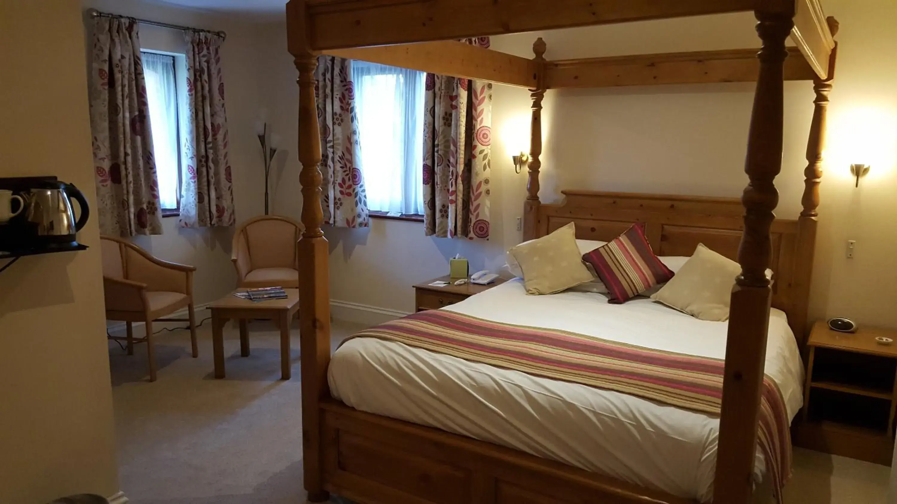 Bedroom, Bed in Apple Tree Hotel
