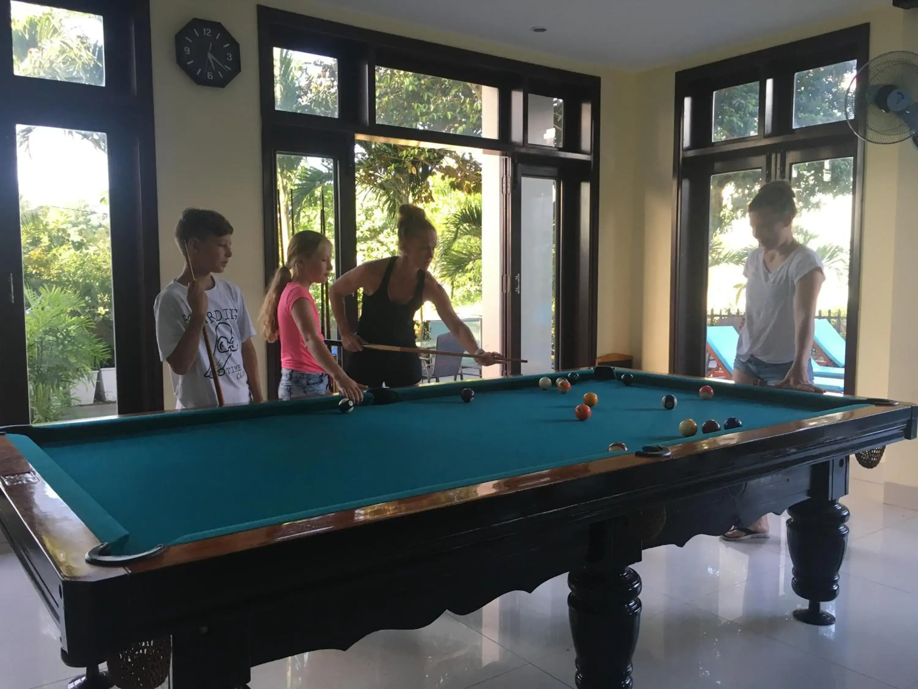 Billiard, Billiards in Sunshine Hotel