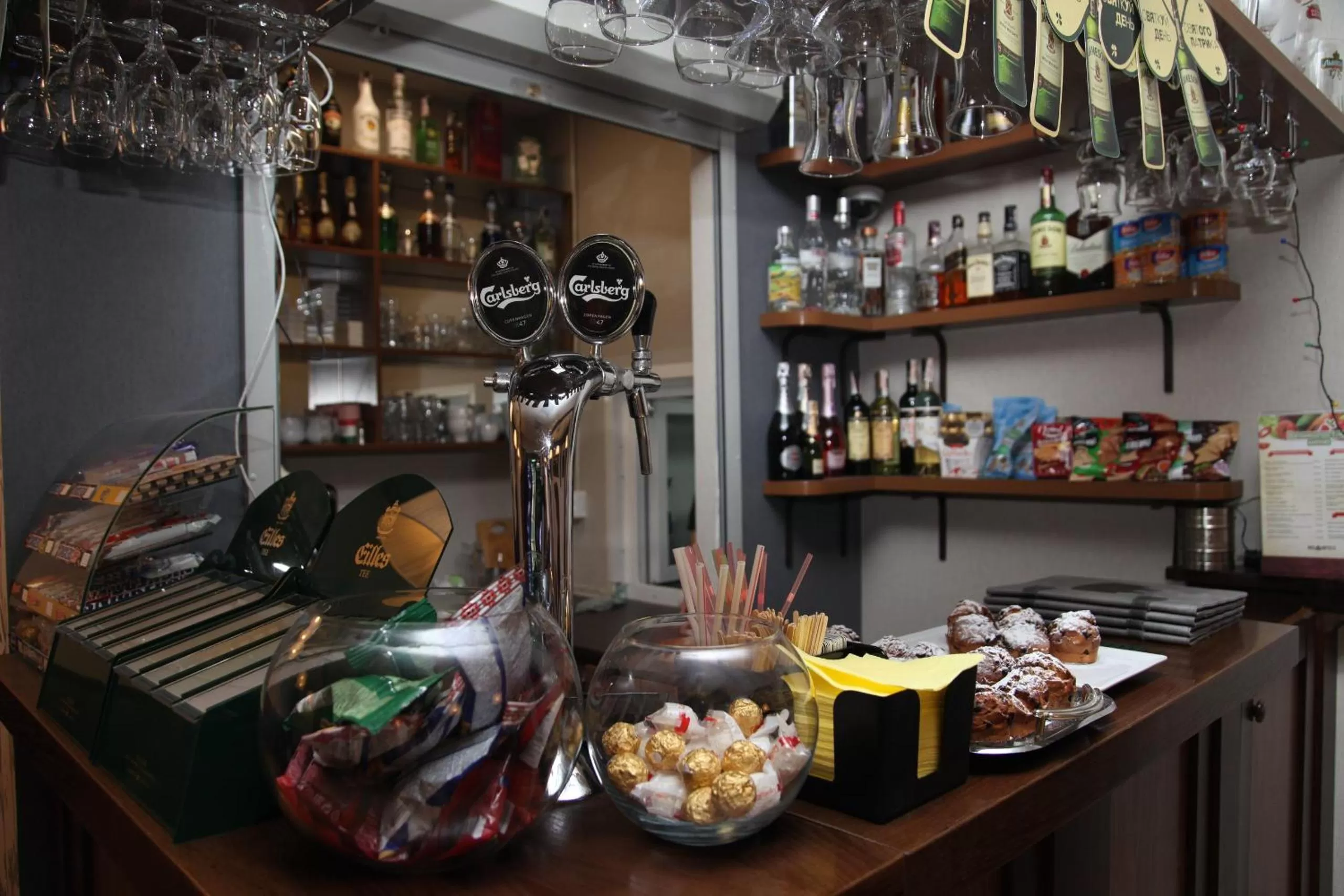 Lounge or bar in irisHotels