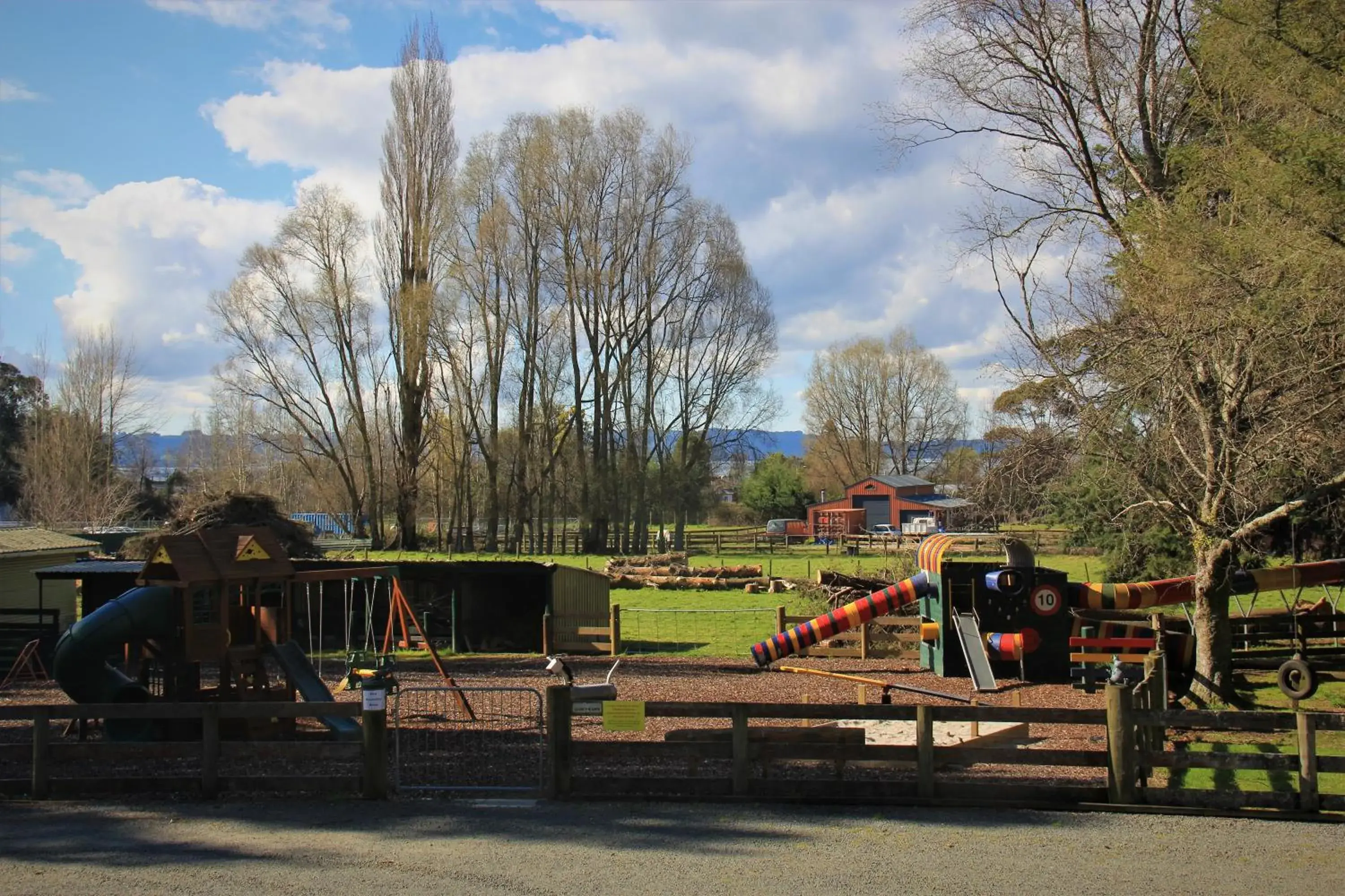 Children play ground in Rotorua Hideaway Lodge